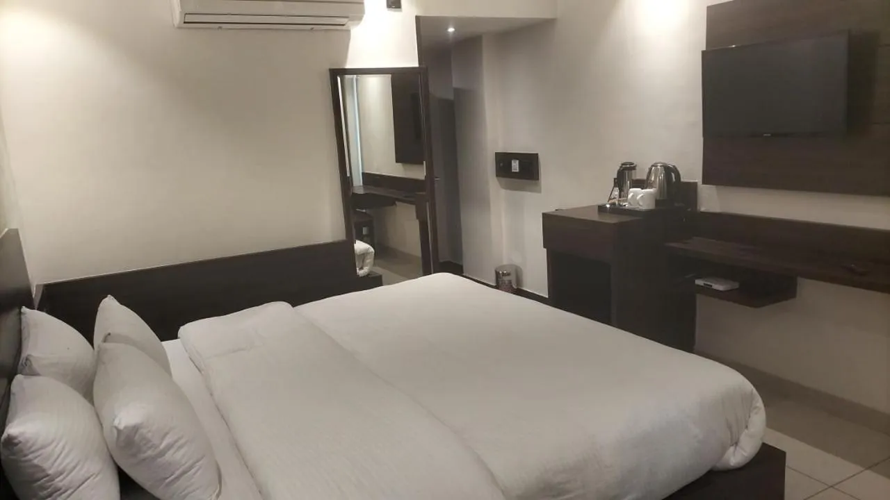 Bed in Cardinal Ambica