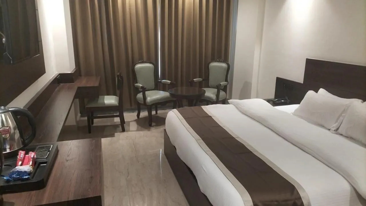 Bedroom, Bed in Cardinal Ambica