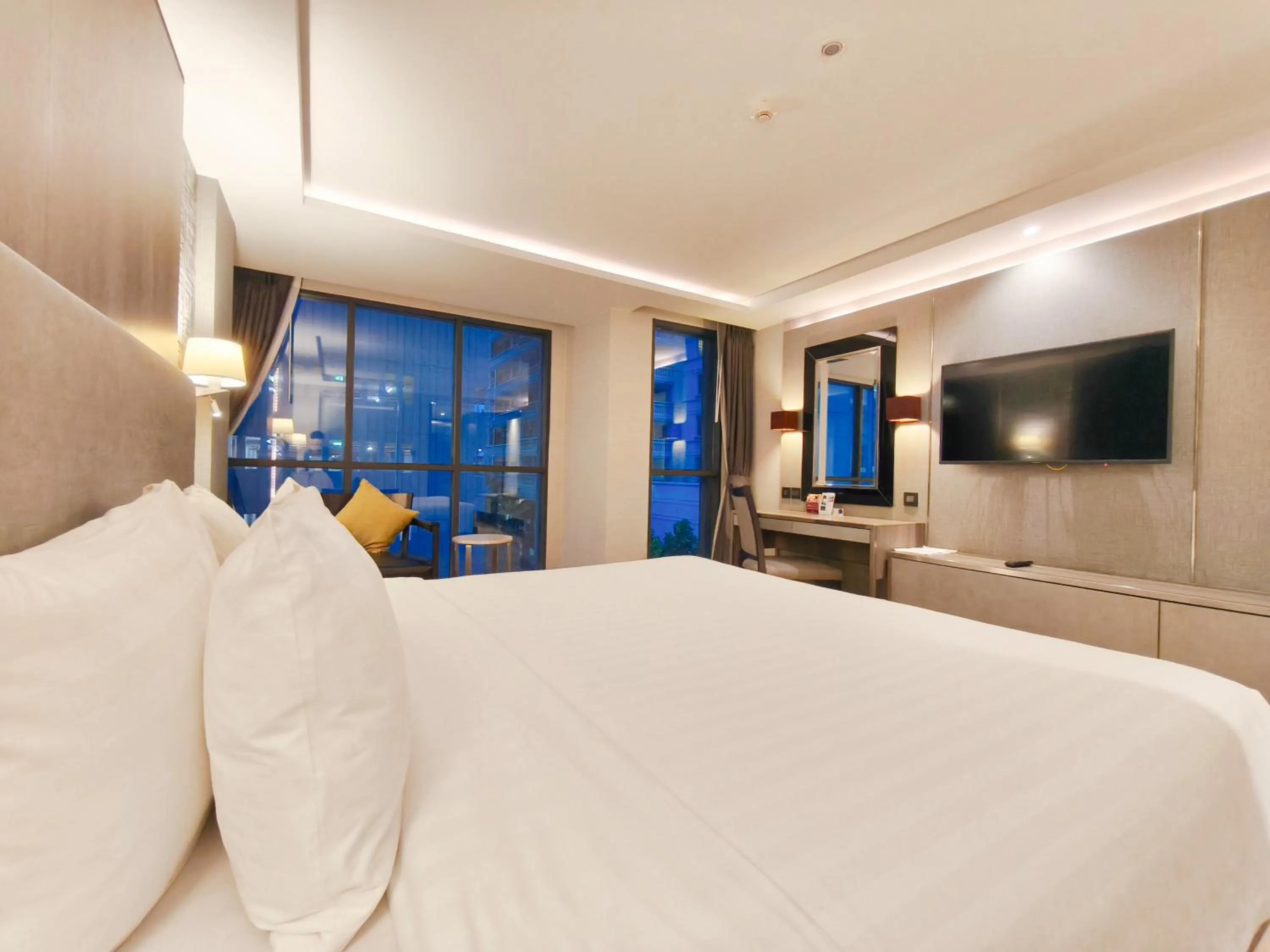 Bedroom, Bed in Citrus Suites Sukhumvit 6 by Compass Hospitality