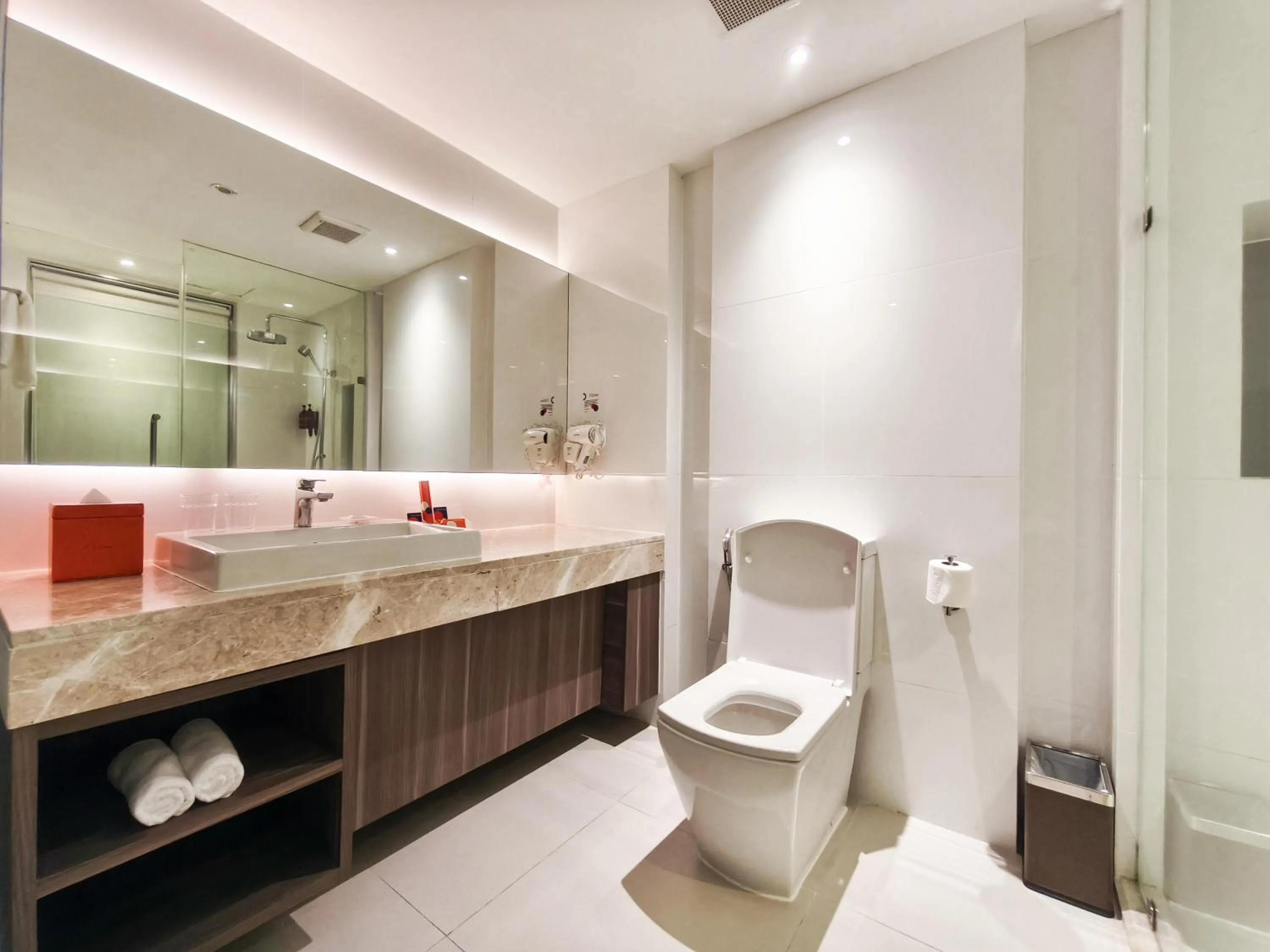 Toilet in Citrus Suites Sukhumvit 6 by Compass Hospitality