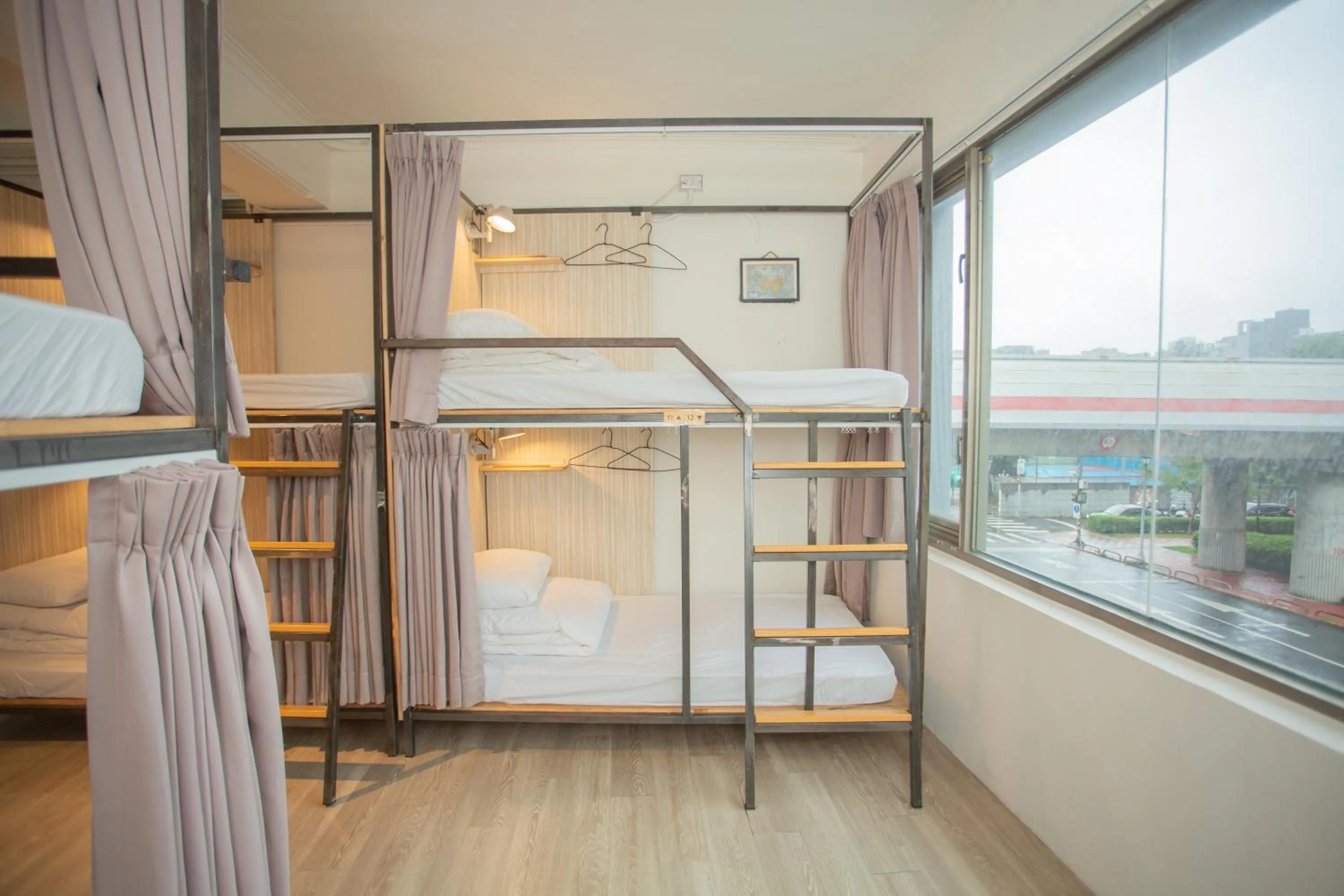 Bed in Corner Hostel & Cafe