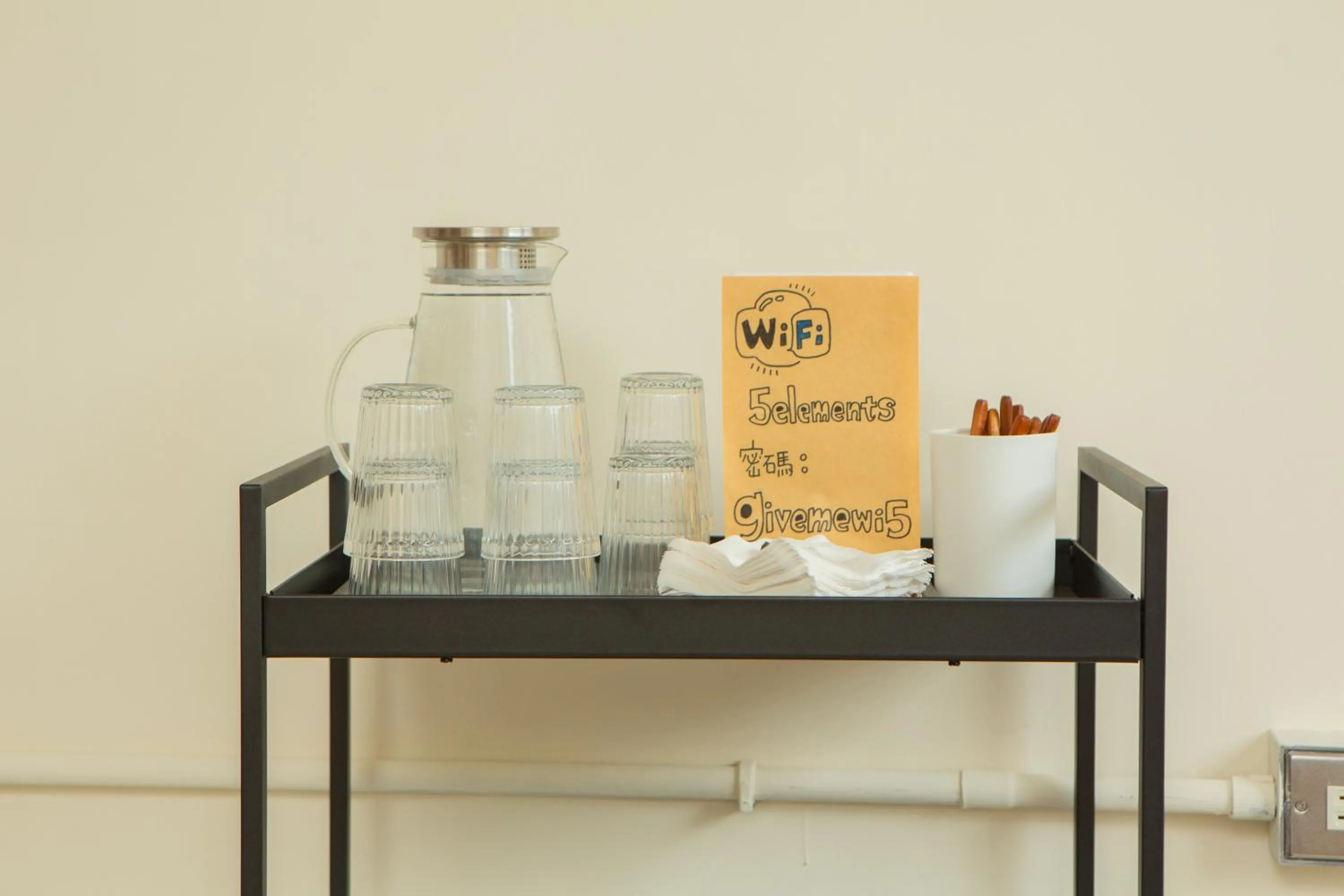 Corner Hostel & Cafe