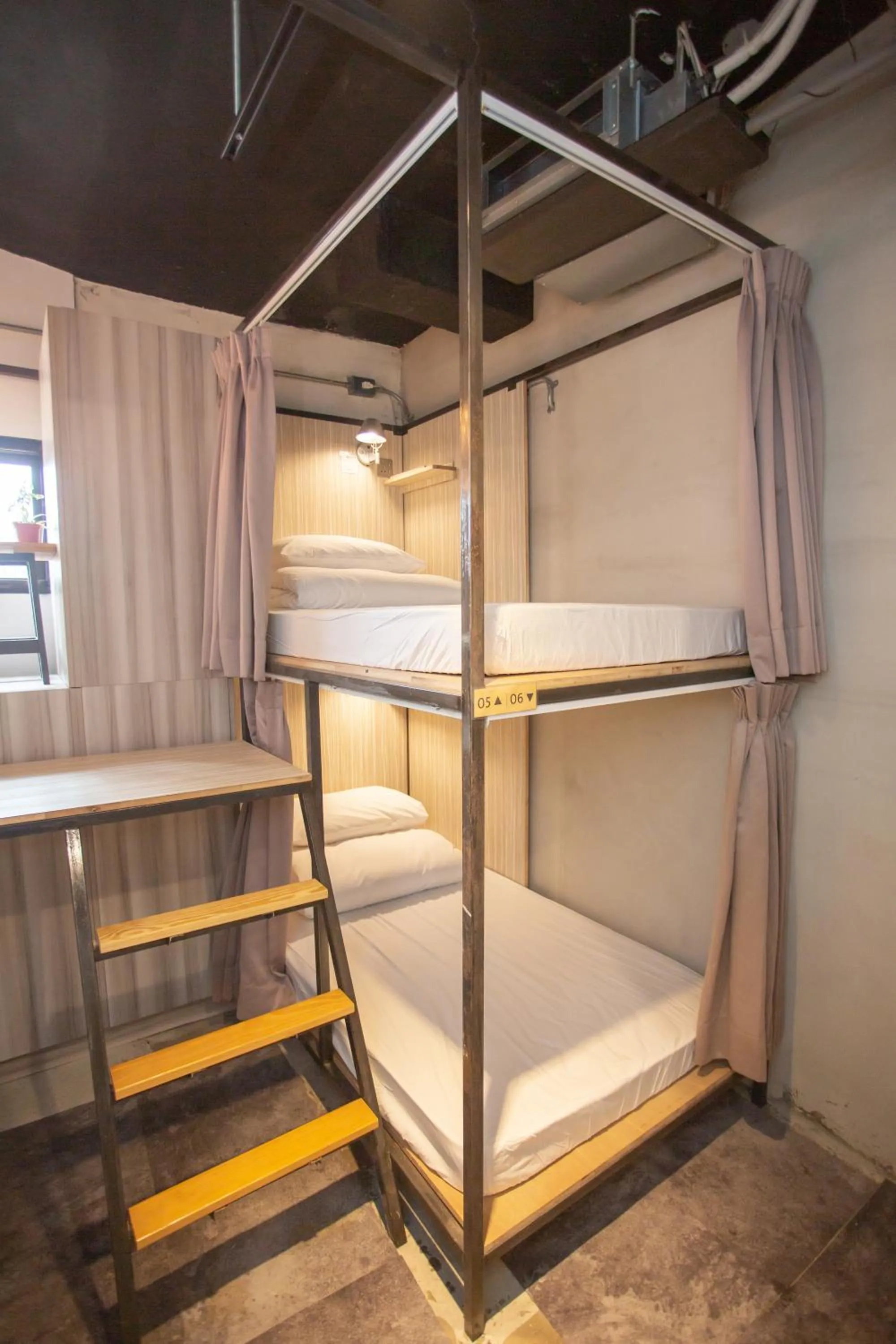 Bed in Corner Hostel & Cafe