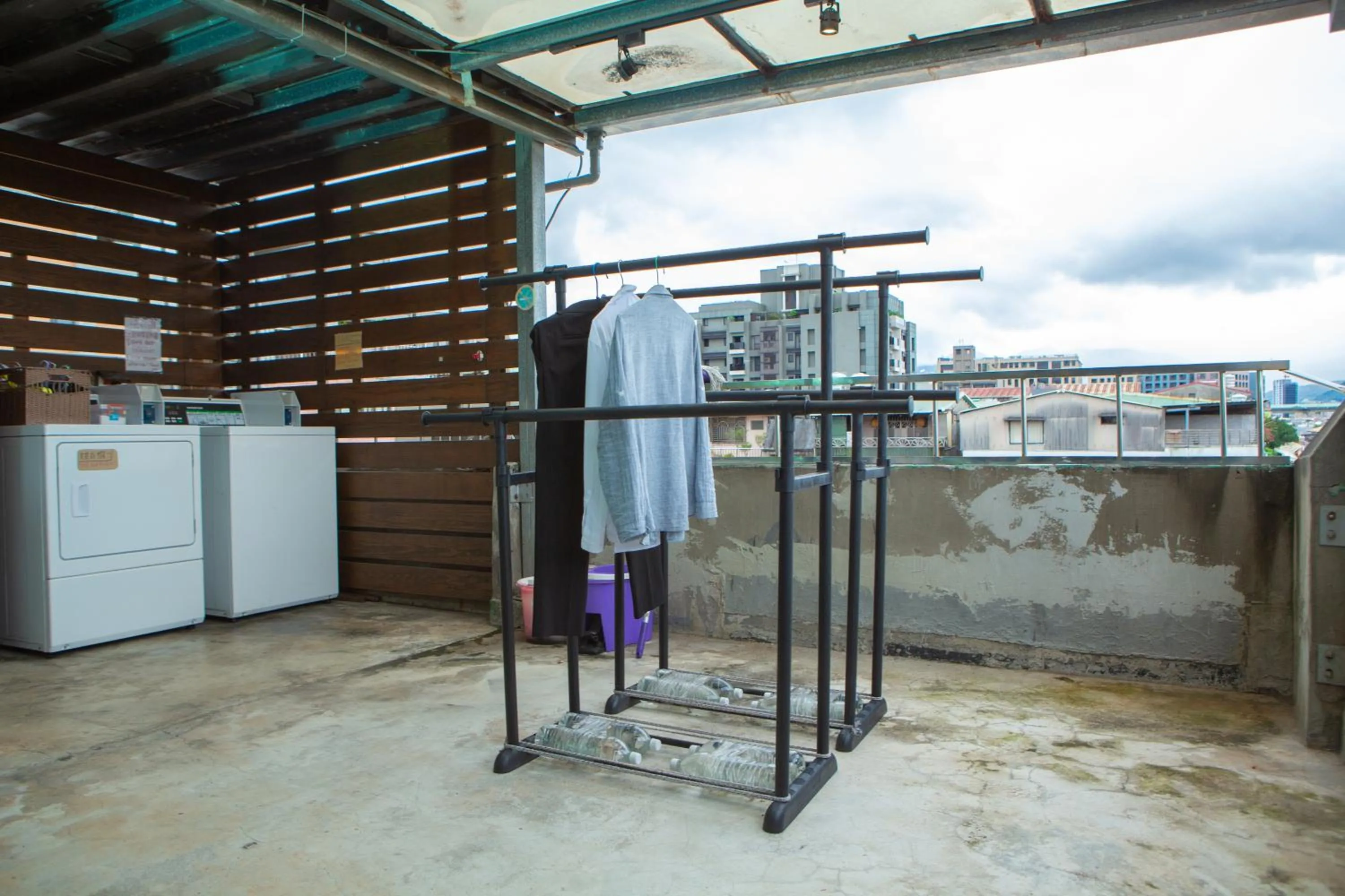 Corner Hostel & Cafe