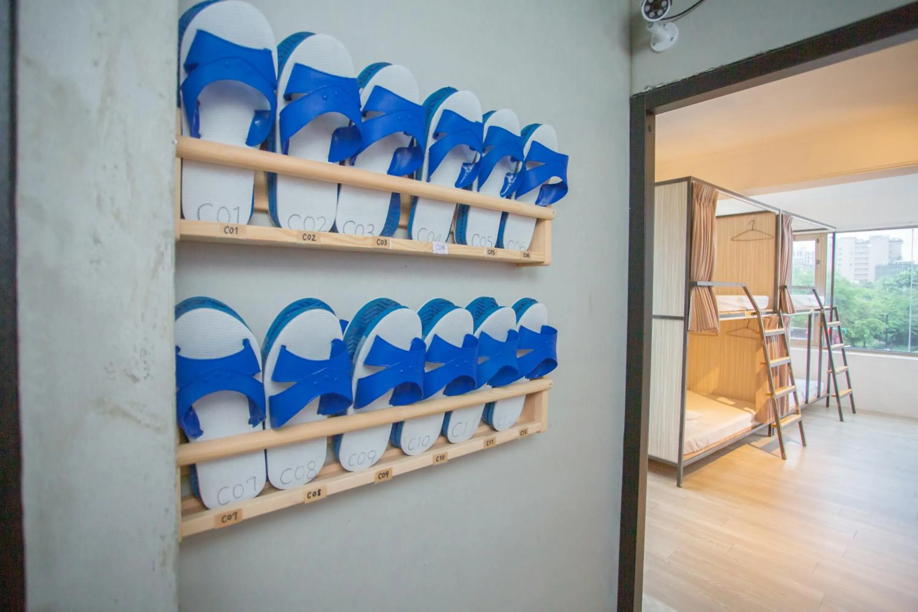 Corner Hostel & Cafe