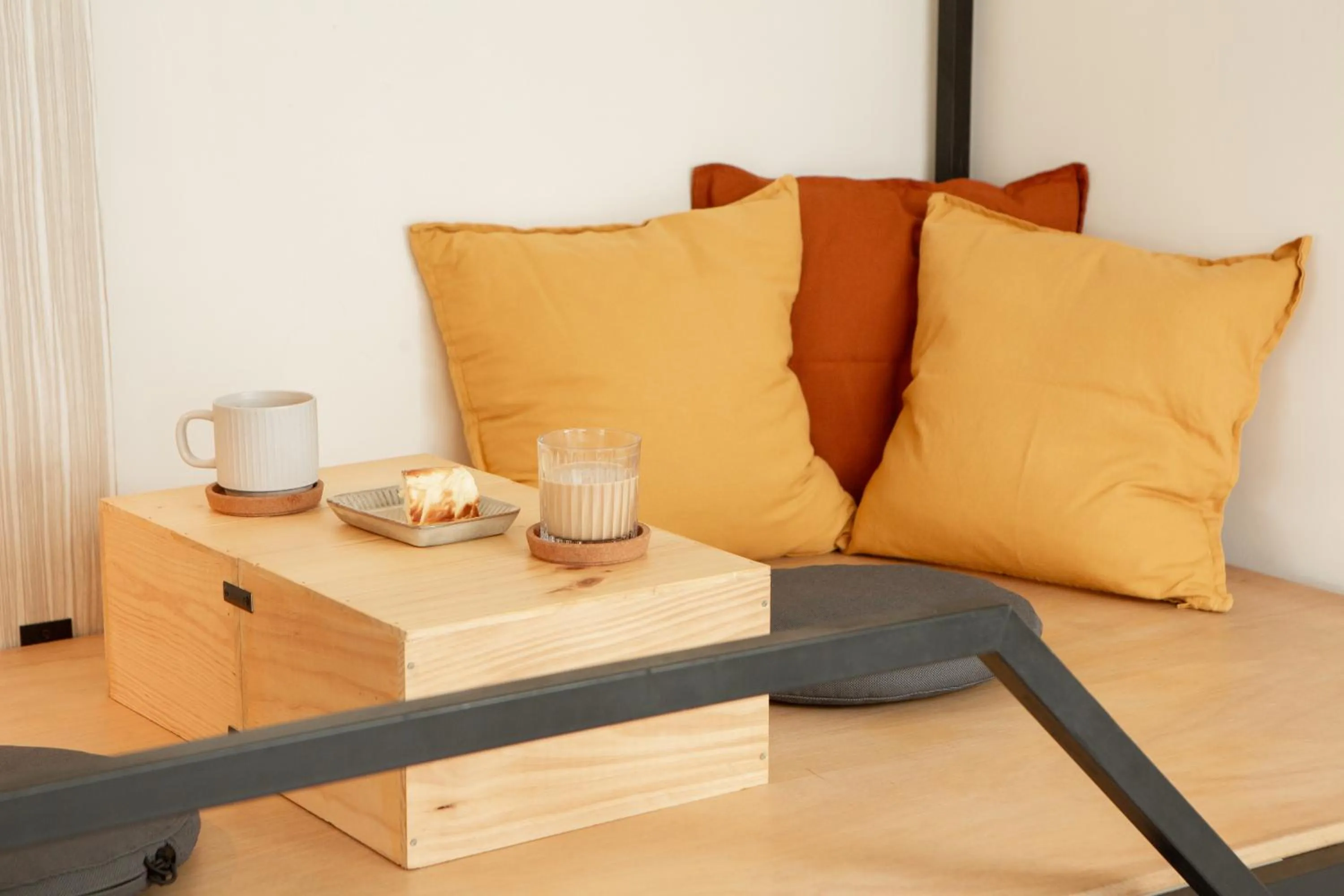 Corner Hostel & Cafe