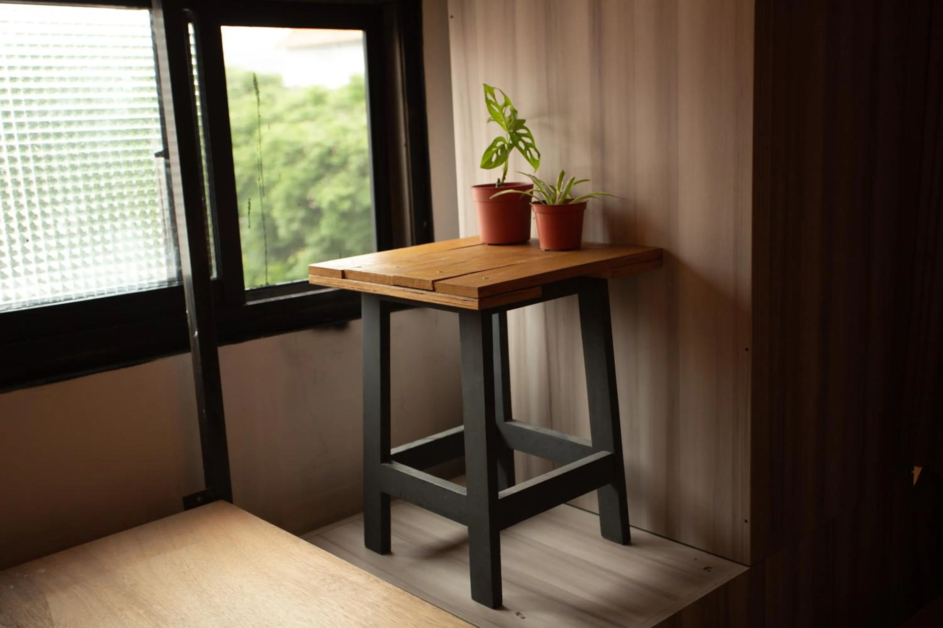 Corner Hostel & Cafe