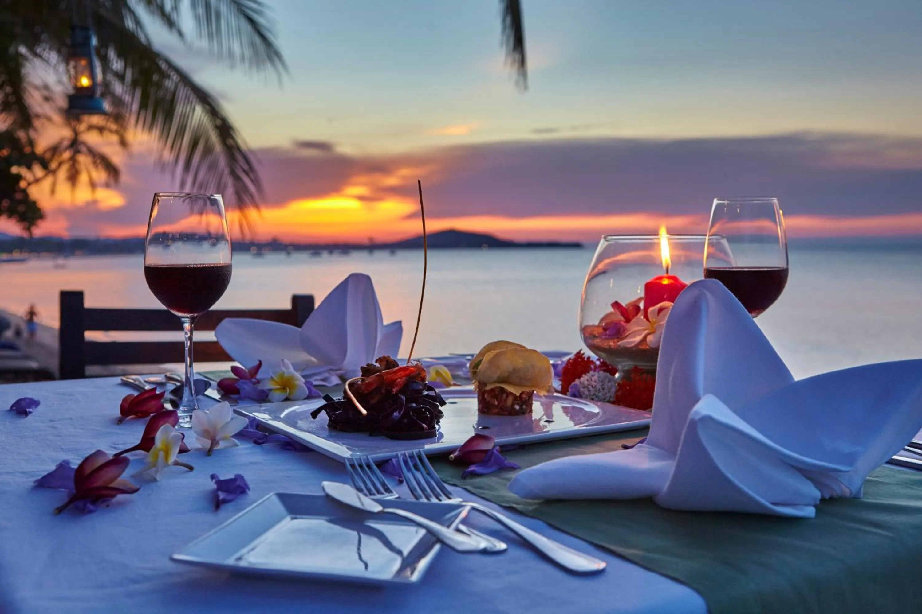 Evening entertainment in Paradise Beach Resort, Koh Samui - SHA Extra Plus