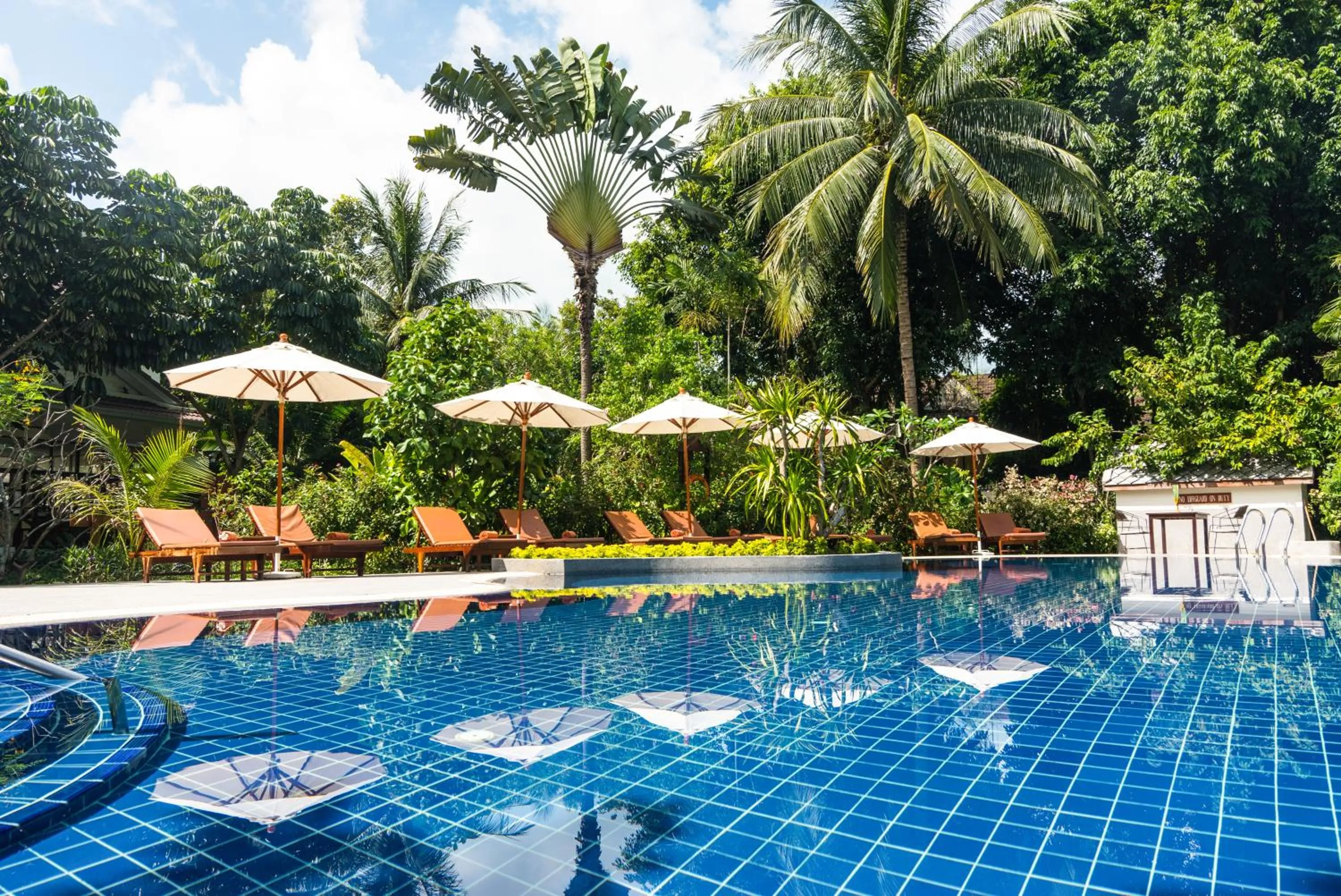 Pool view in Paradise Beach Resort, Koh Samui - SHA Extra Plus