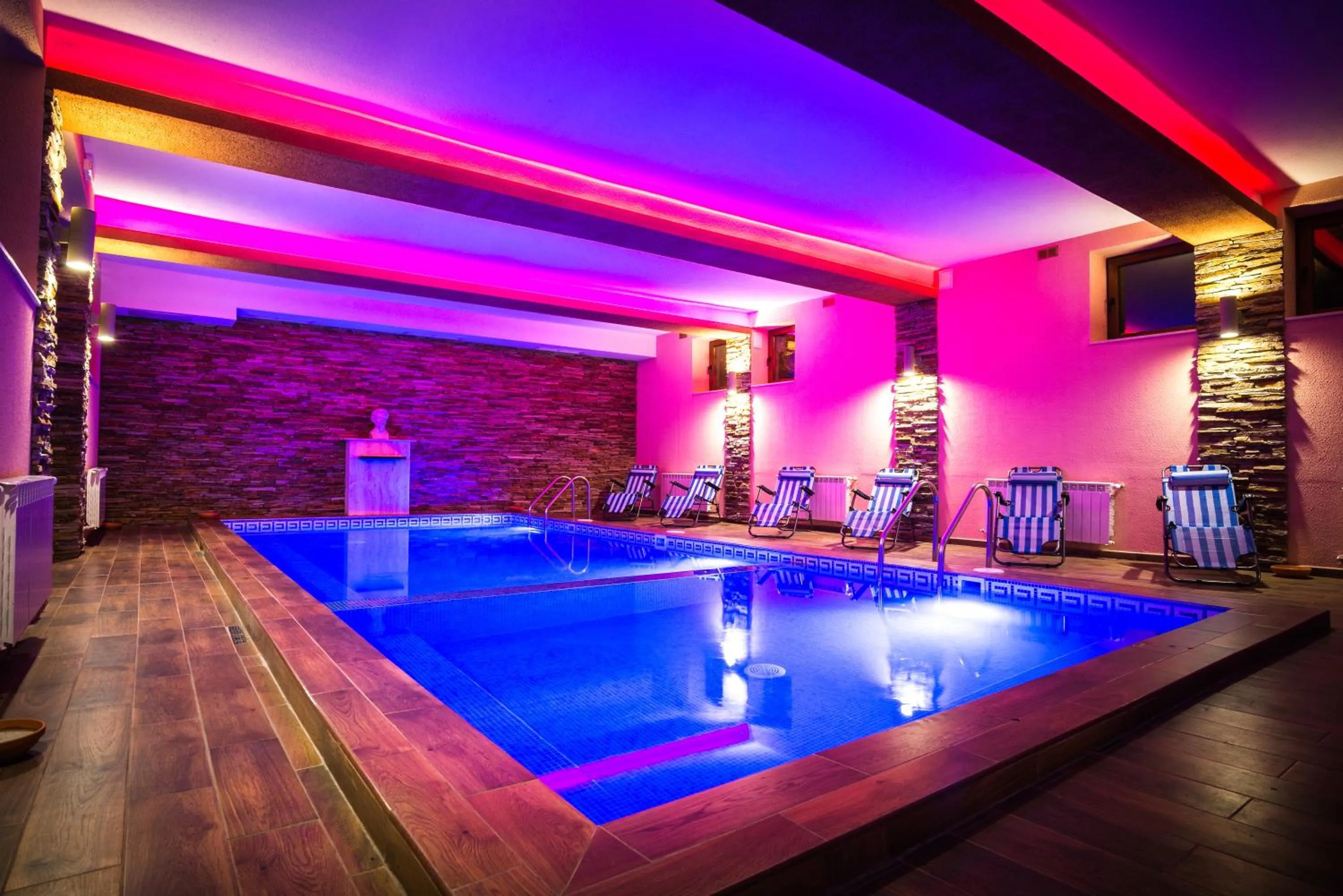 Swimming pool in Elina Hotel