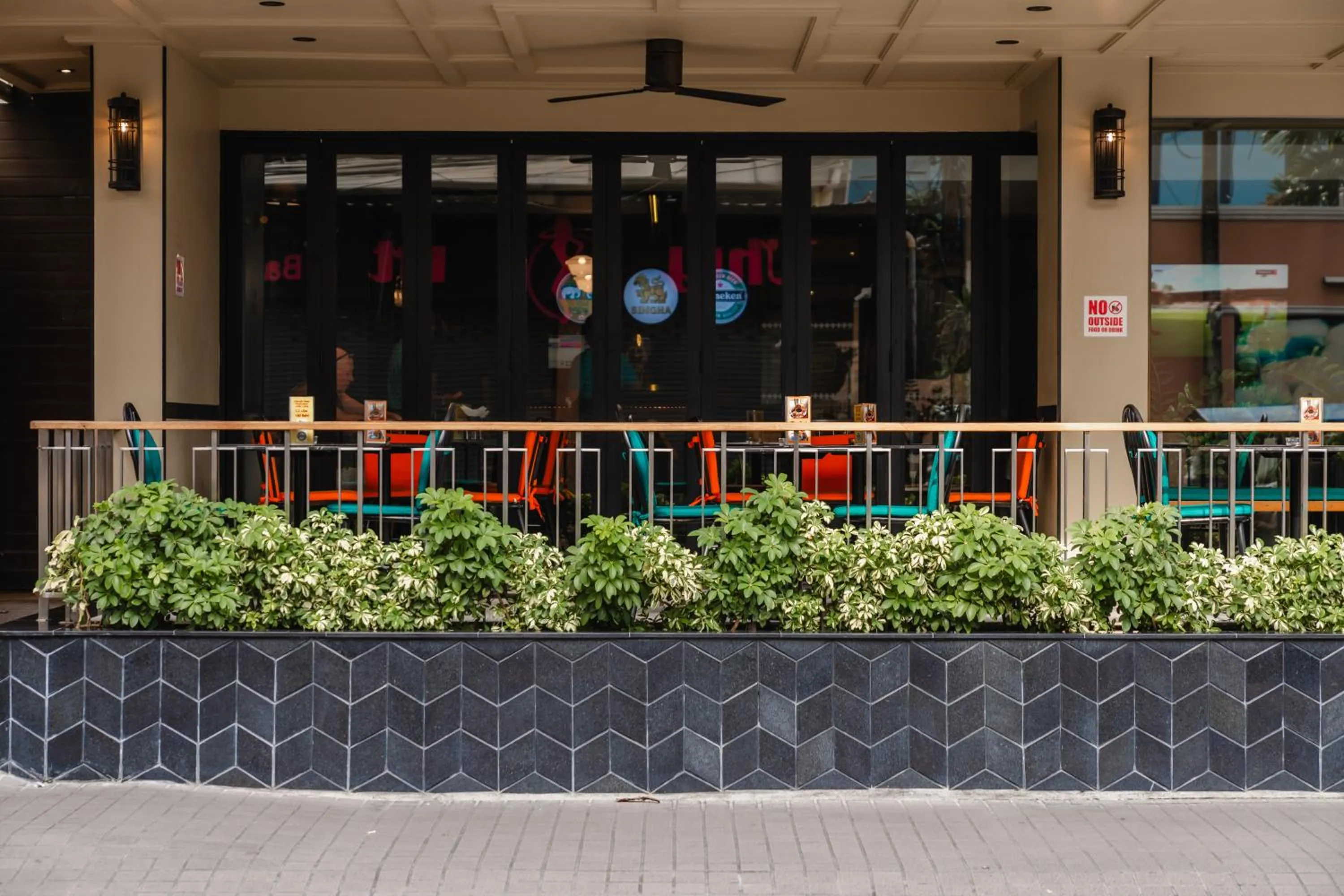 Restaurant/places to eat in The Dawin Hotel