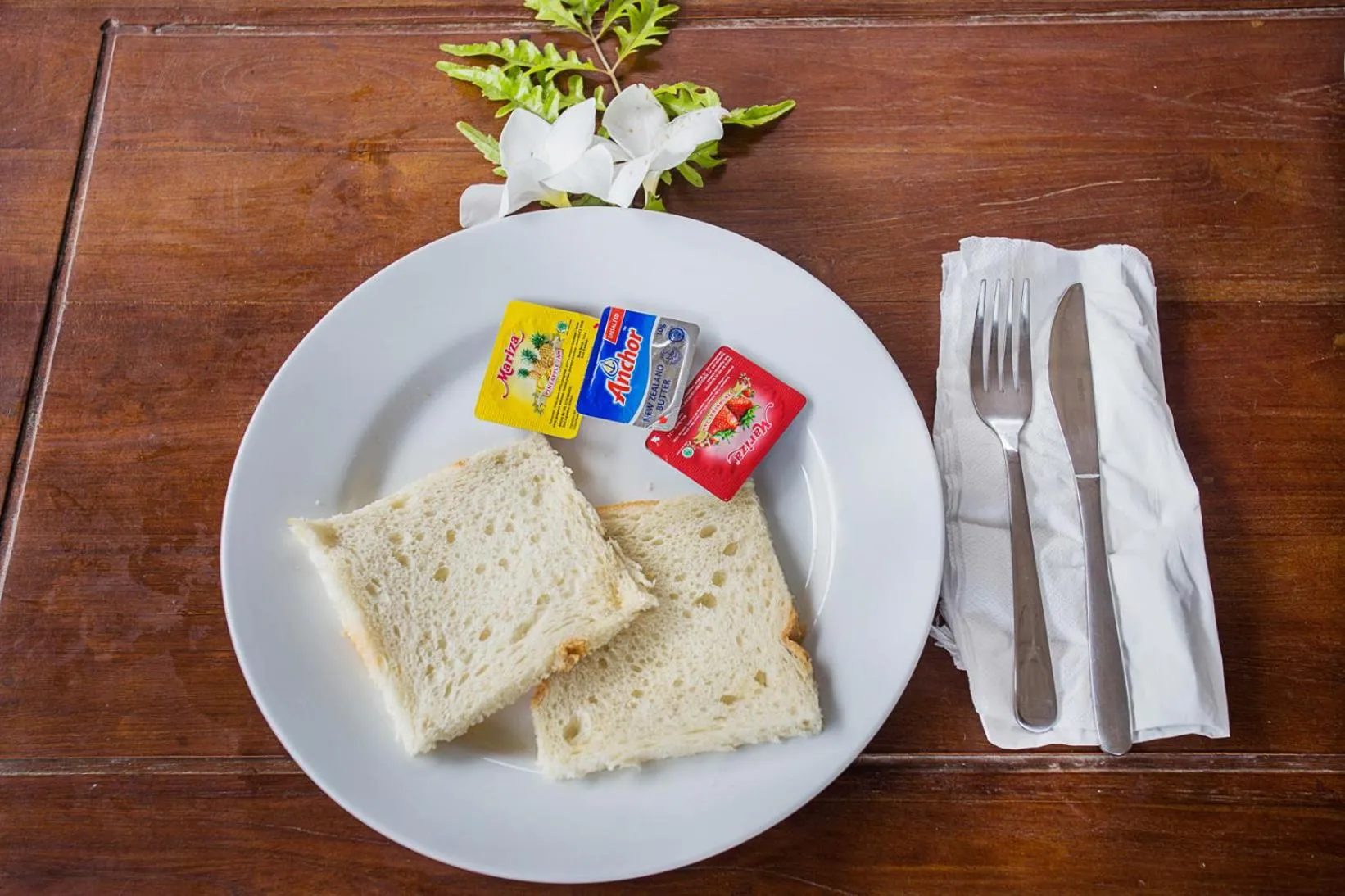 Breakfast in 221 Garden Cottages