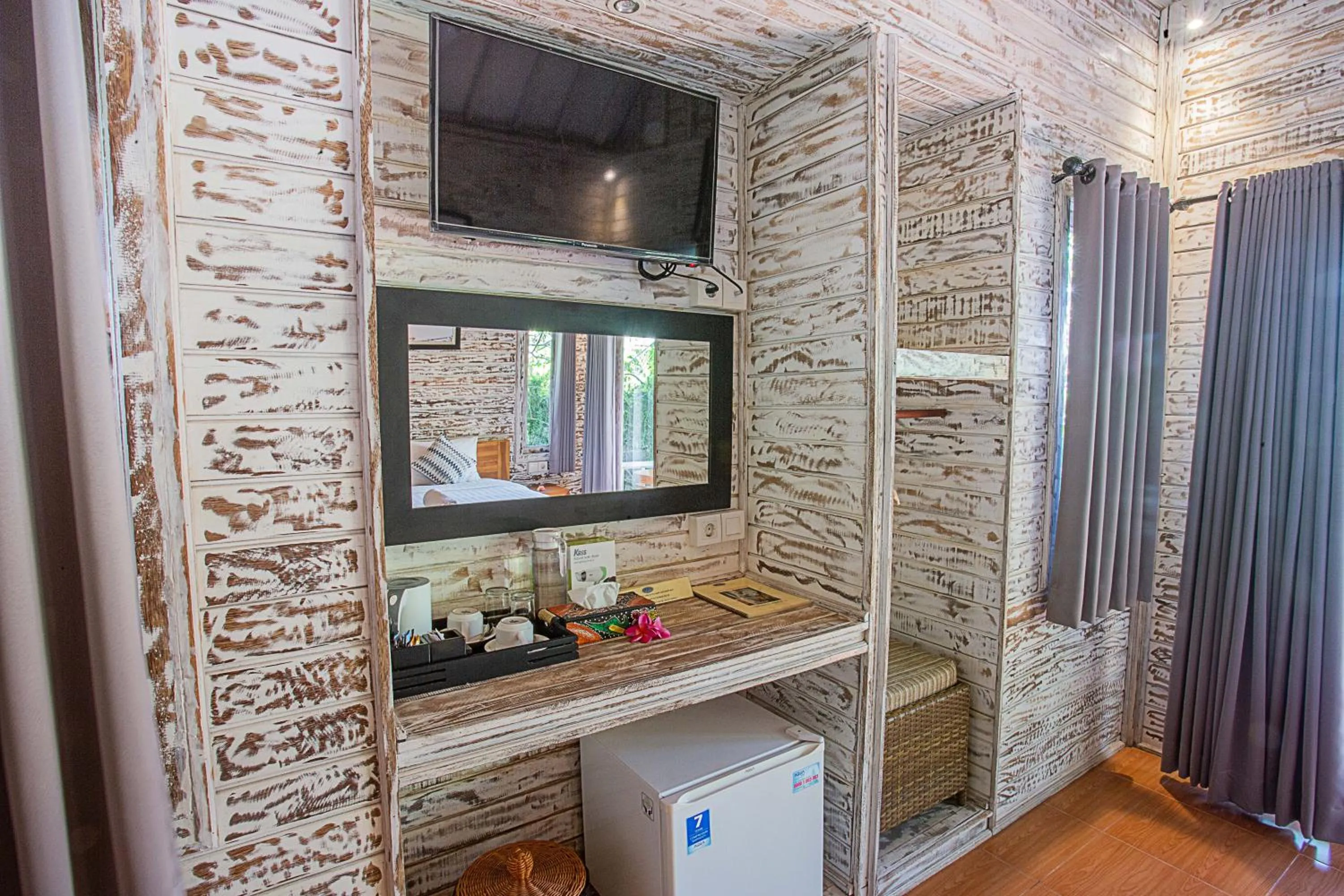 TV and multimedia in 221 Garden Cottages