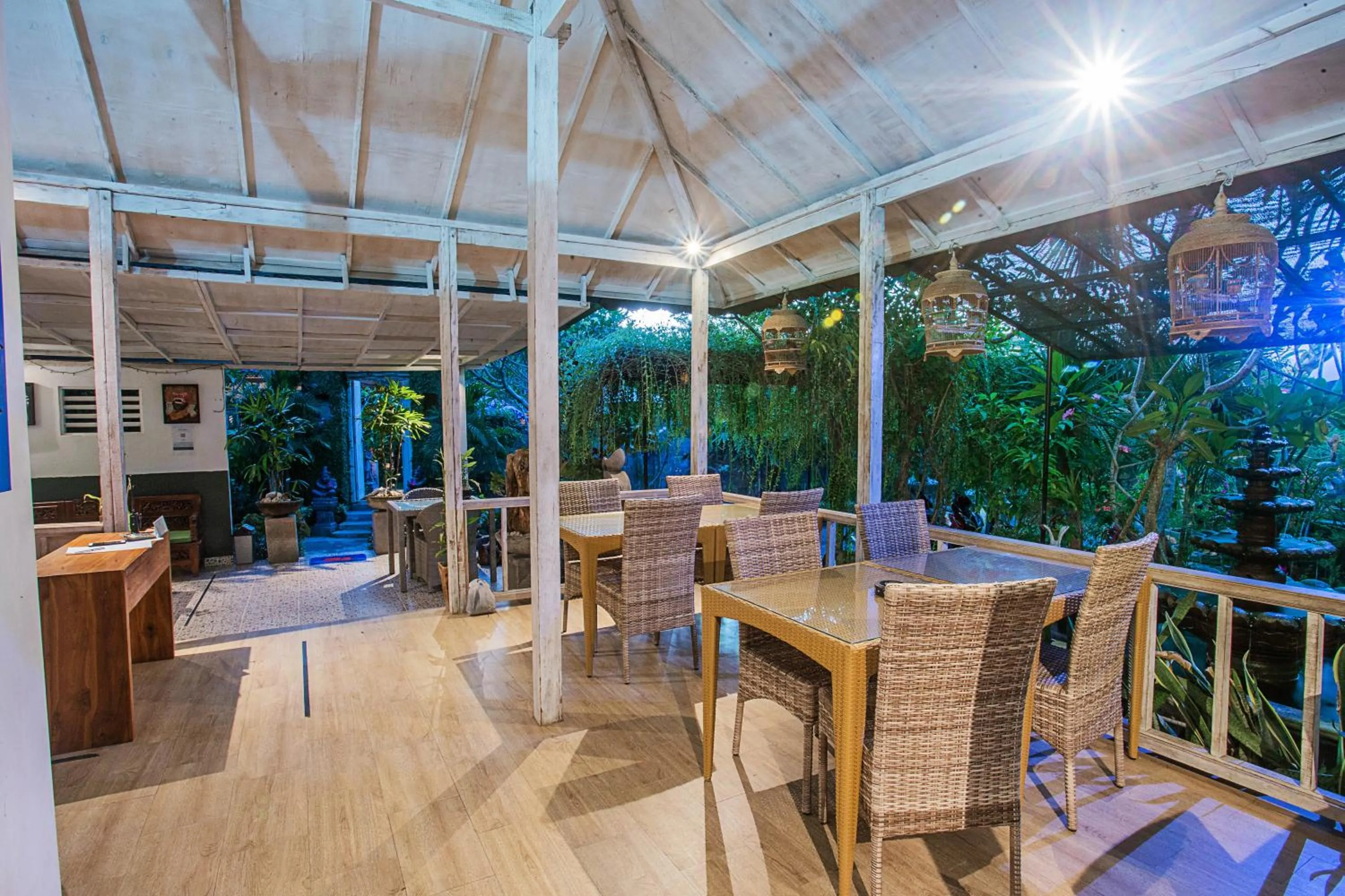 Restaurant/places to eat in 221 Garden Cottages