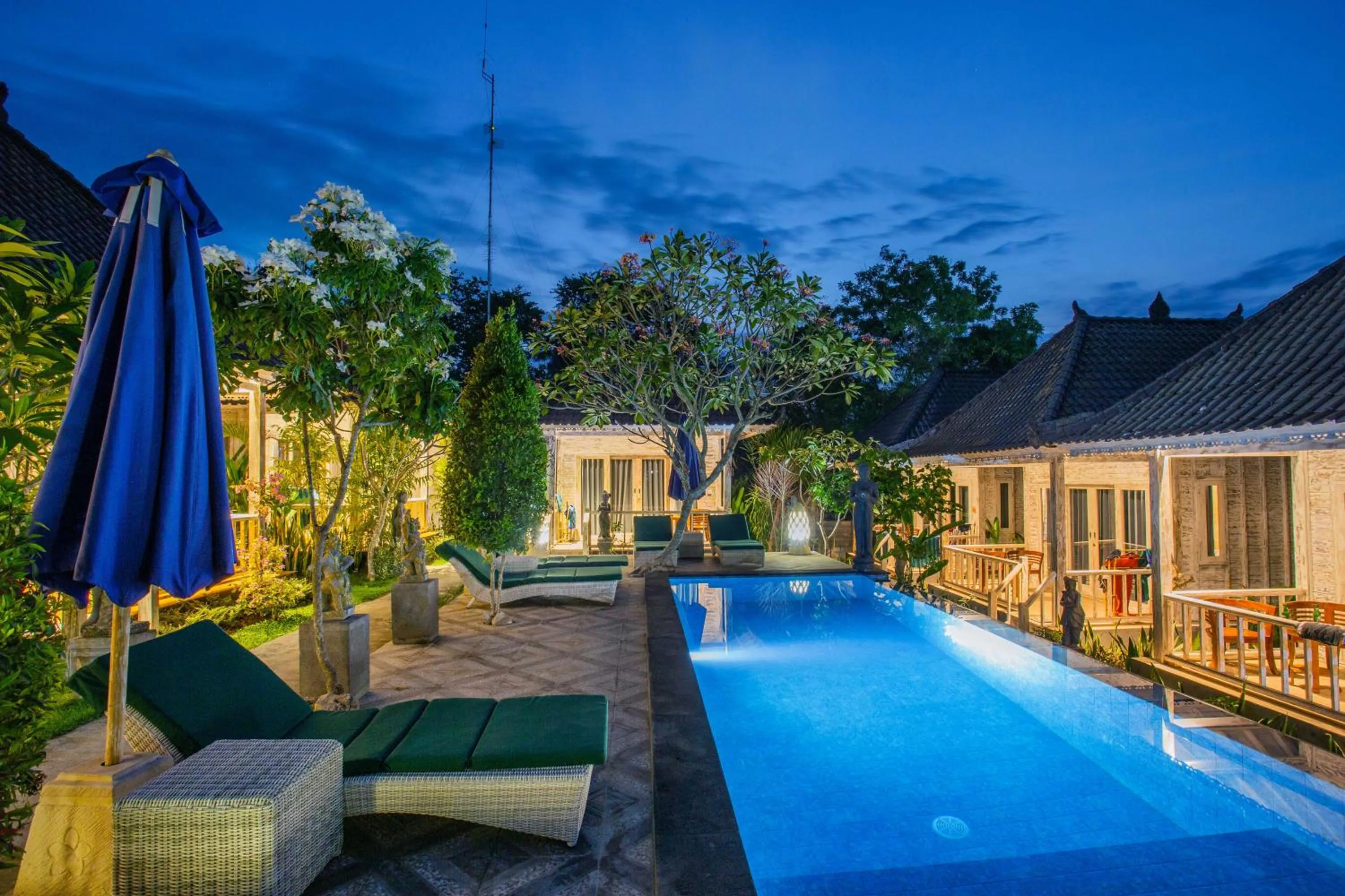 Property building in 221 Garden Cottages