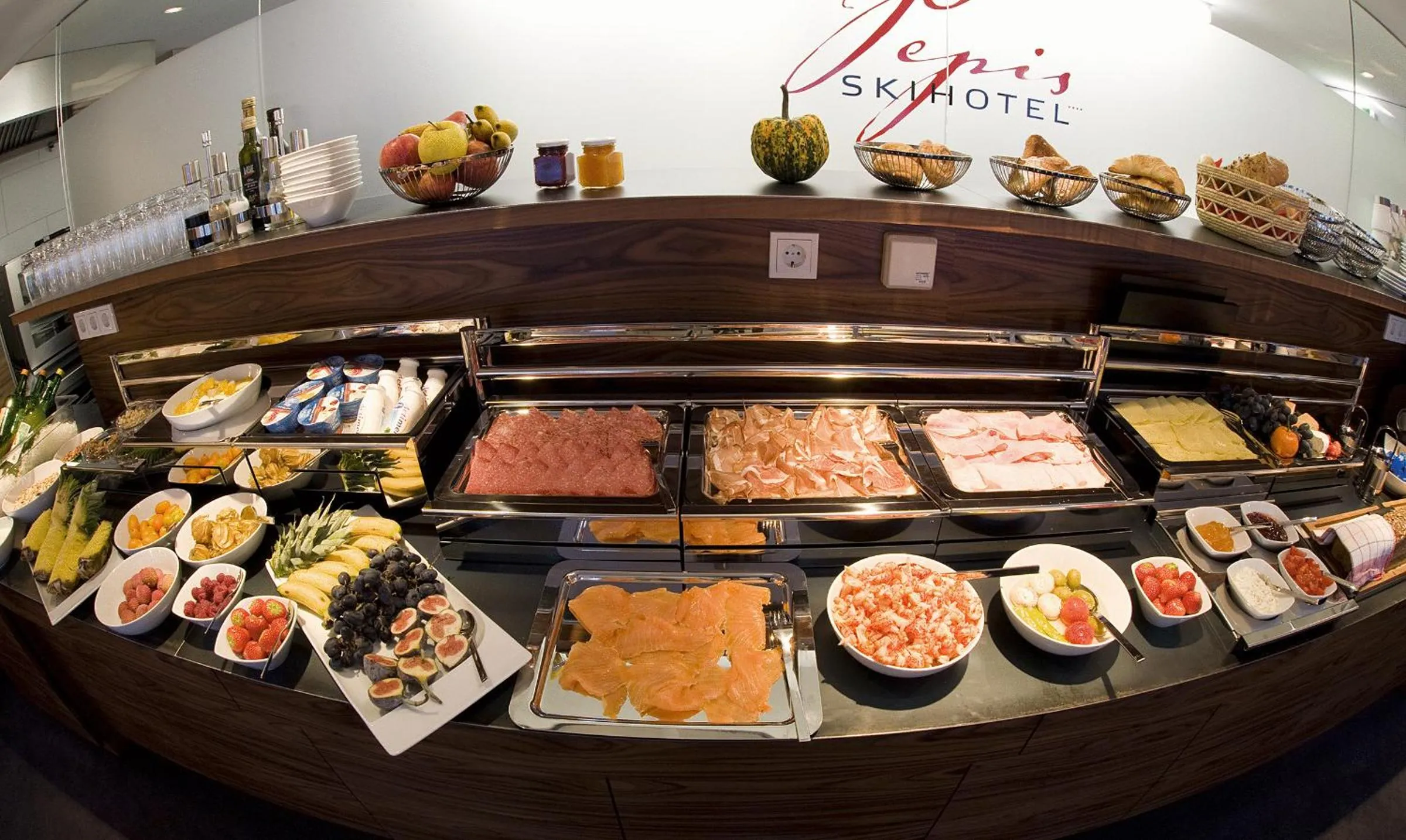 Continental breakfast in Pepis Skihotel