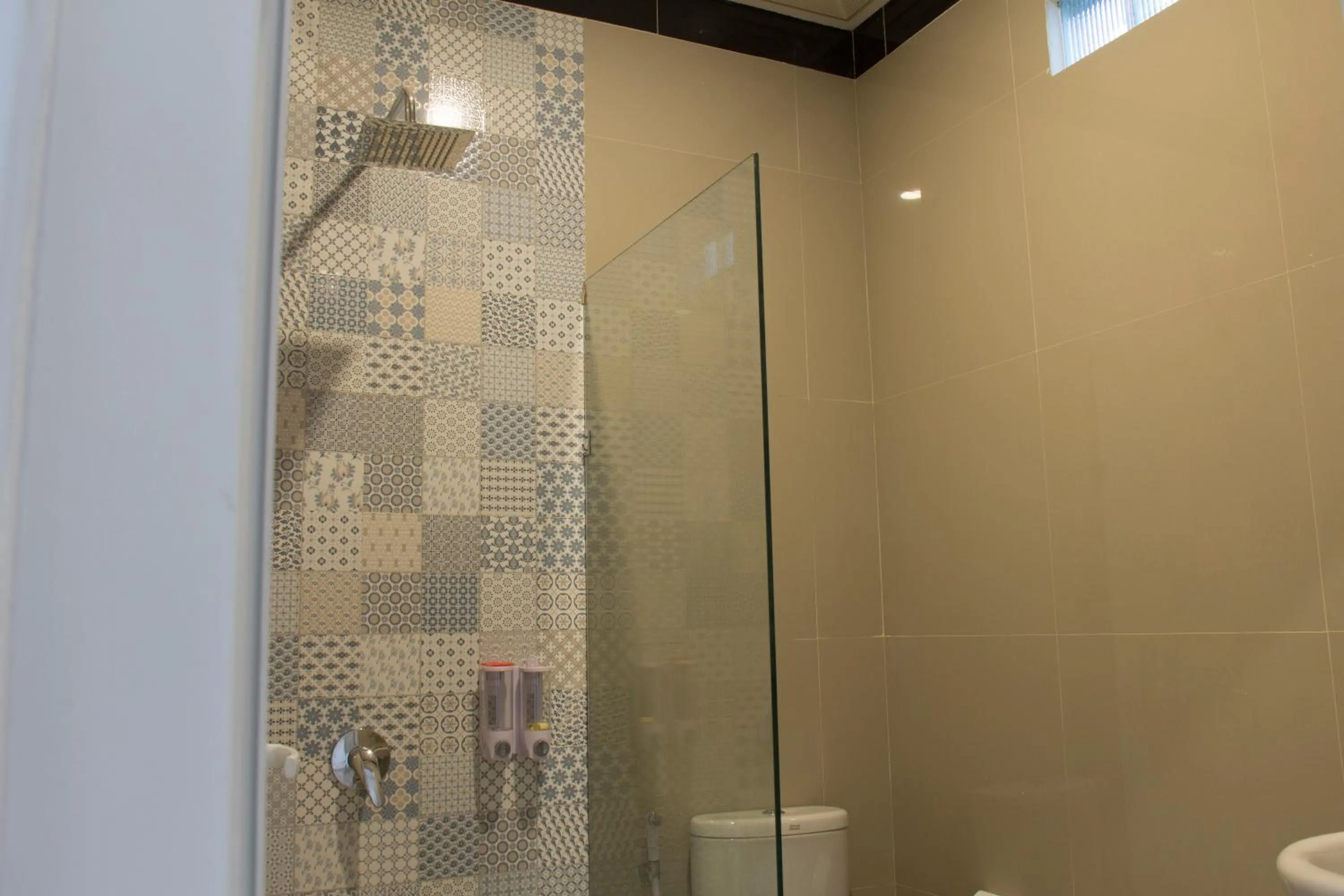 Shower in Kubu Kutus