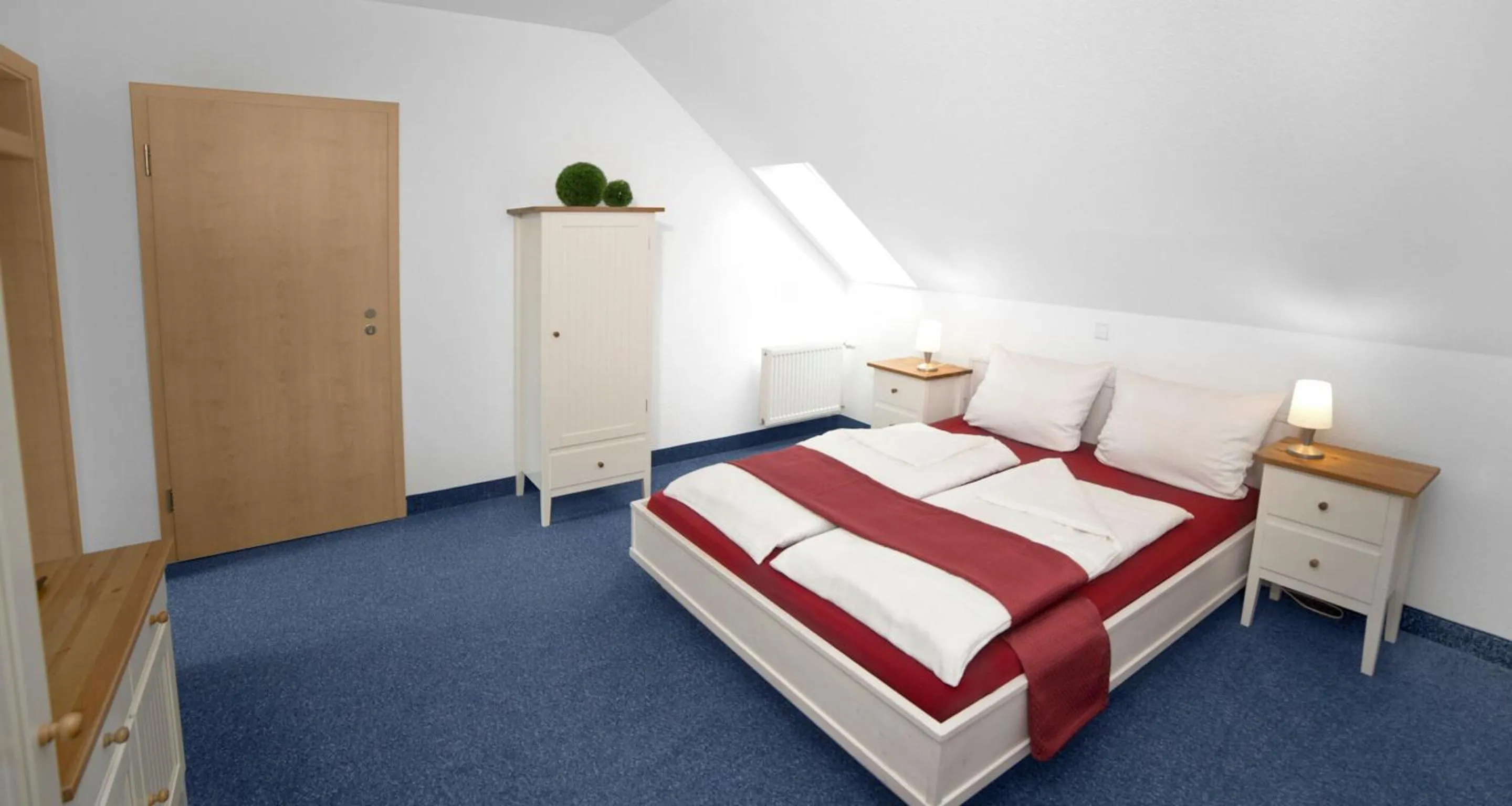 Photo of the whole room, Bed in Fairway Hotel