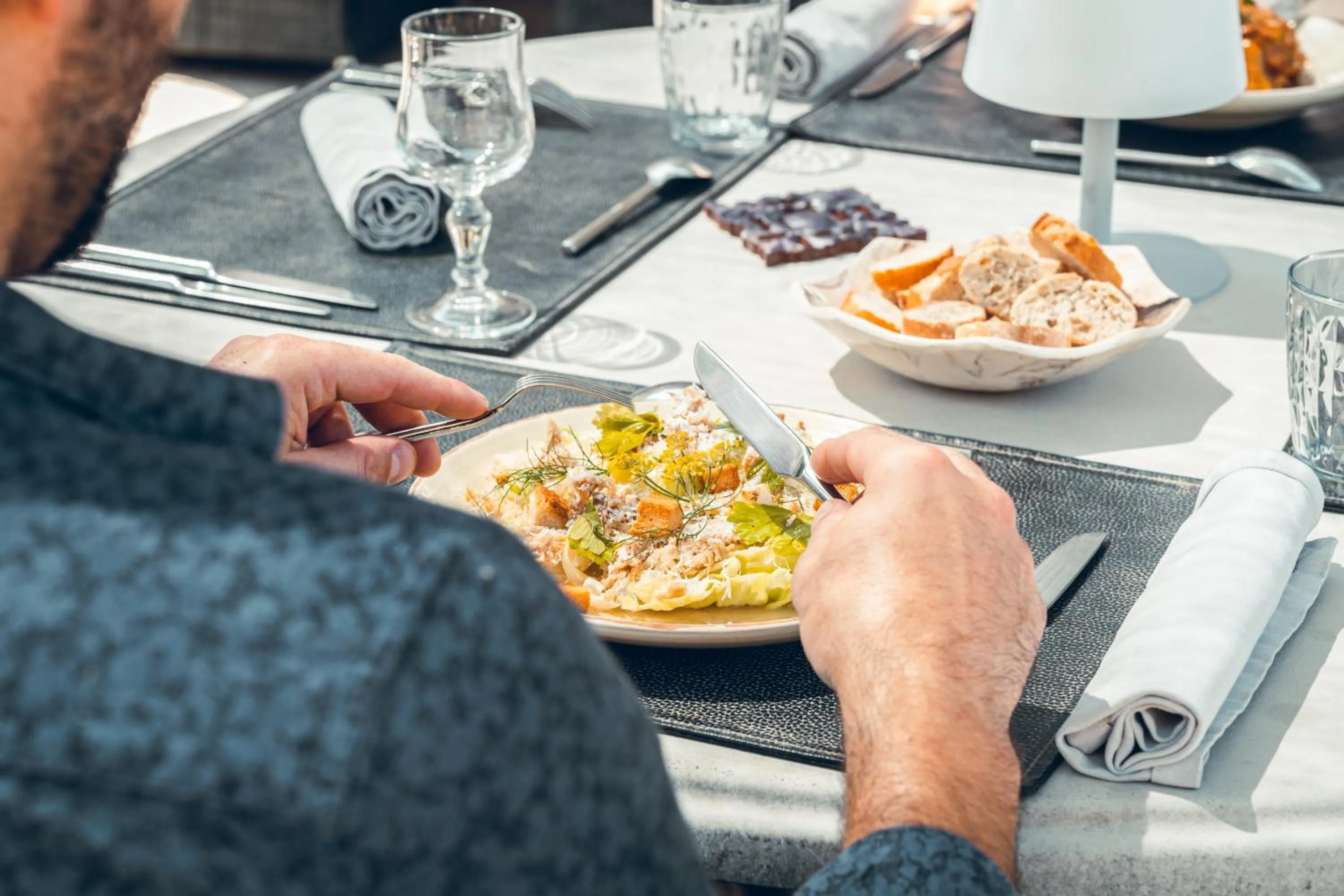 Patio in Logis Hôtel La Magnanerie - Côté Bistro