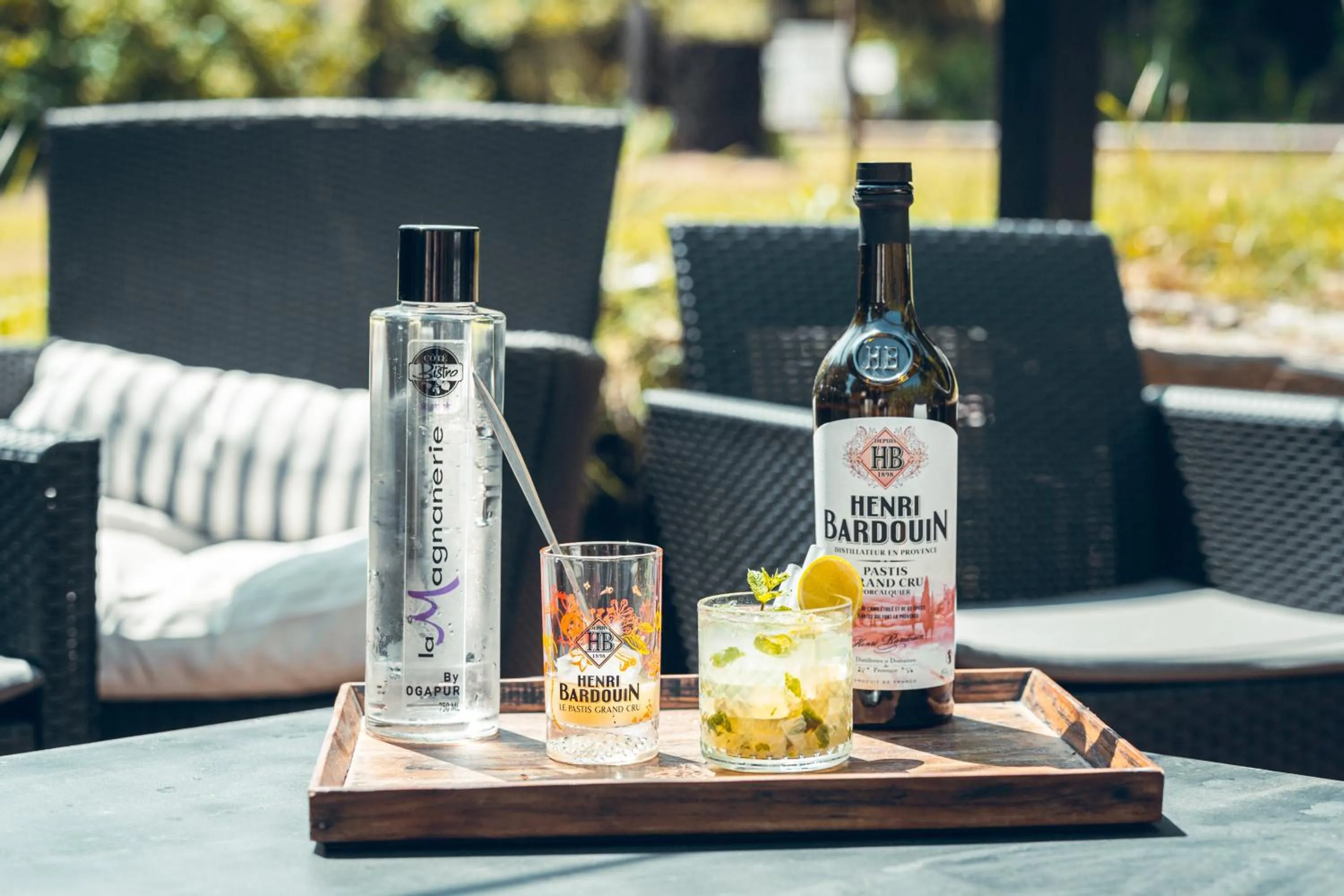 Alcoholic drinks in Logis Hôtel La Magnanerie - Côté Bistro