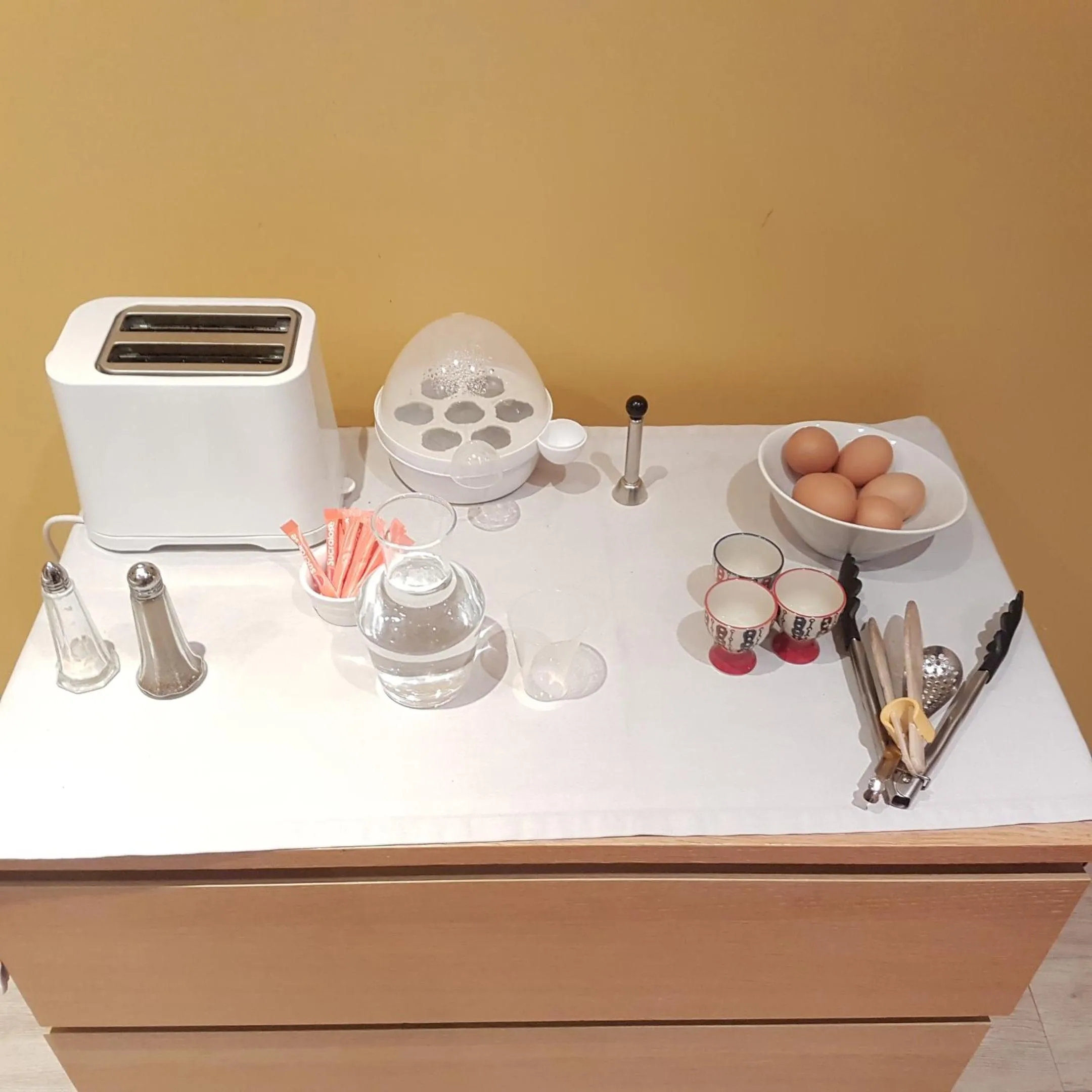 Breakfast in Logis Hôtel La Magnanerie - Côté Bistro