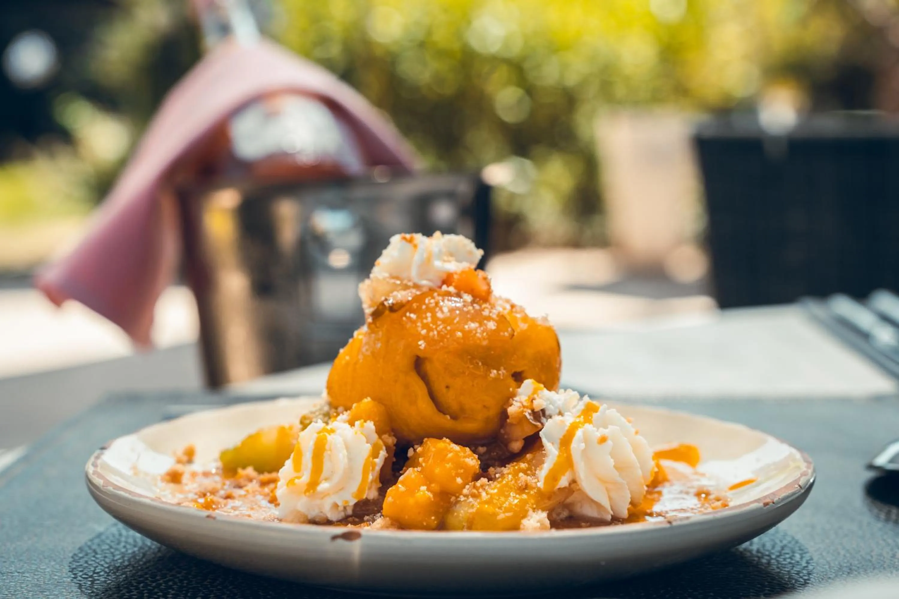 Patio in Logis Hôtel La Magnanerie - Côté Bistro