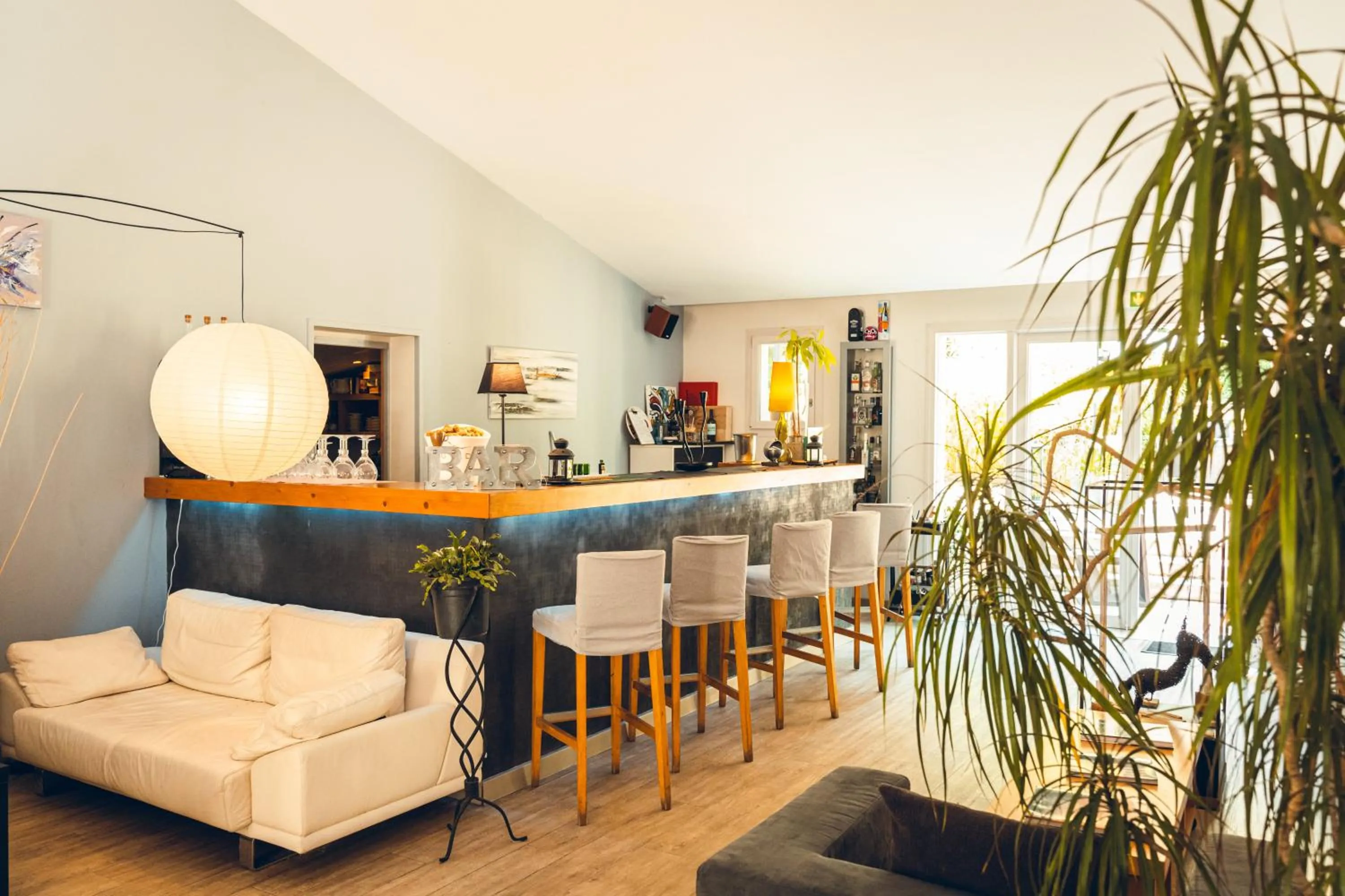 Lobby or reception in Logis Hôtel La Magnanerie - Côté Bistro