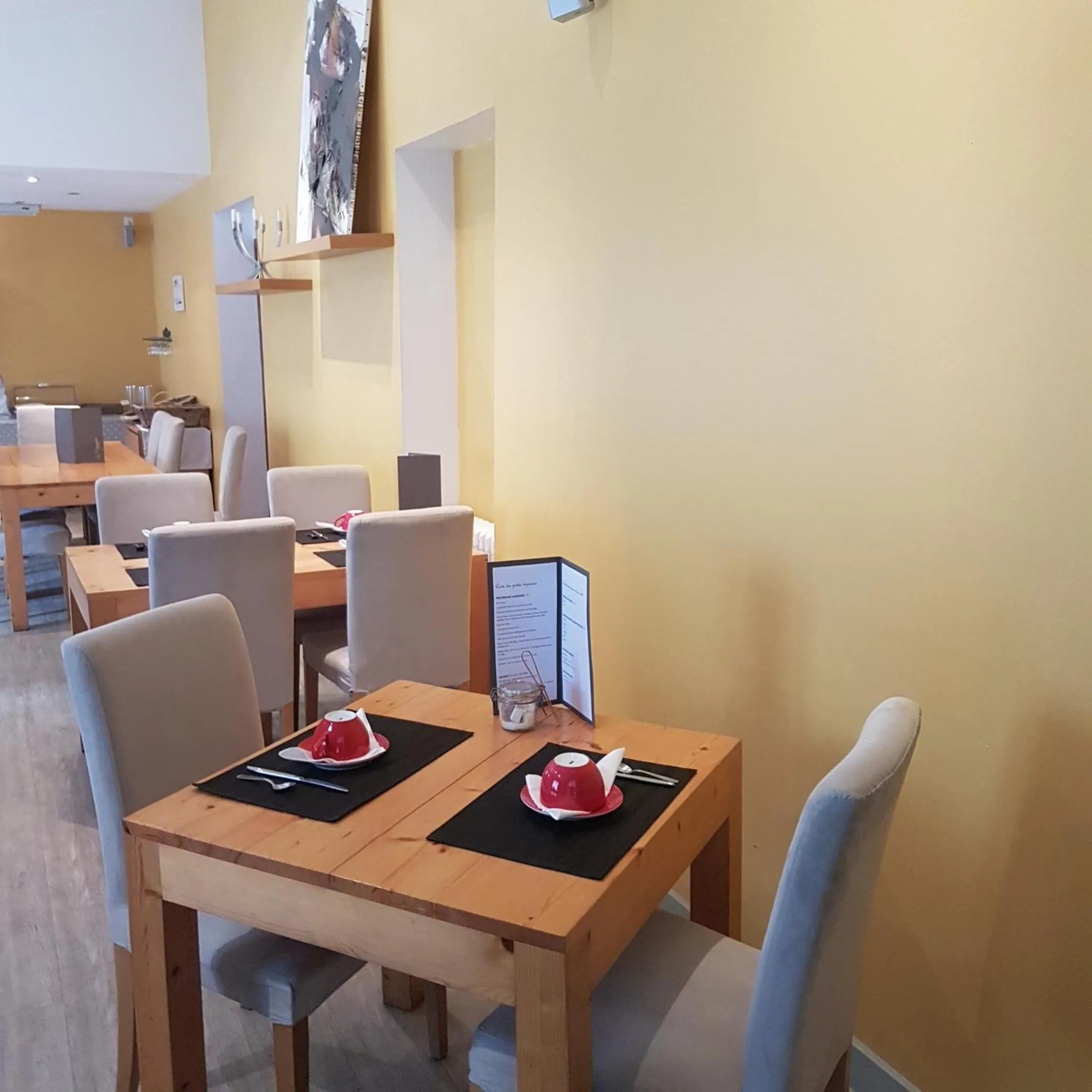 Breakfast in Logis Hôtel La Magnanerie - Côté Bistro