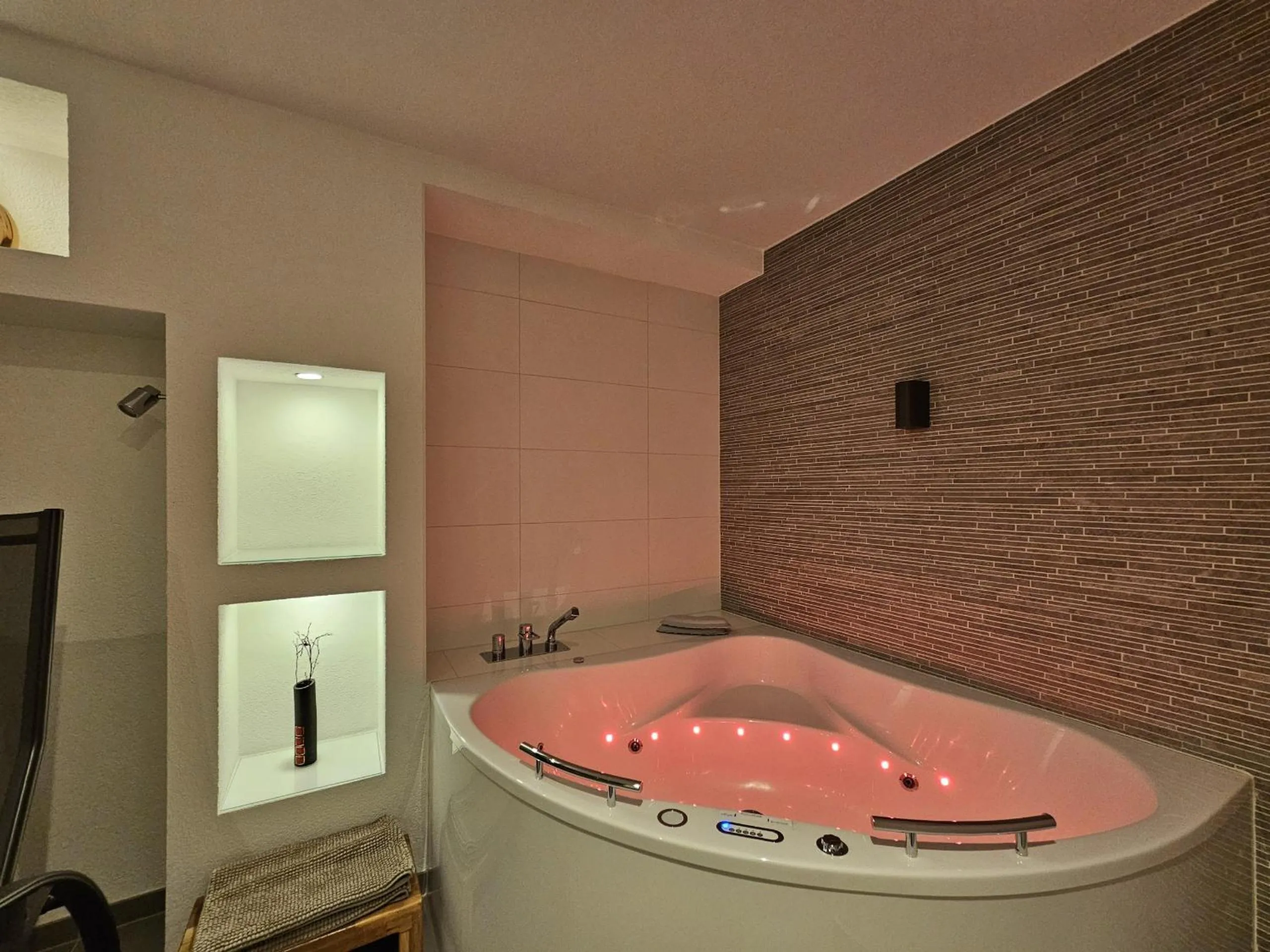 Swimming pool in Chalet Flair