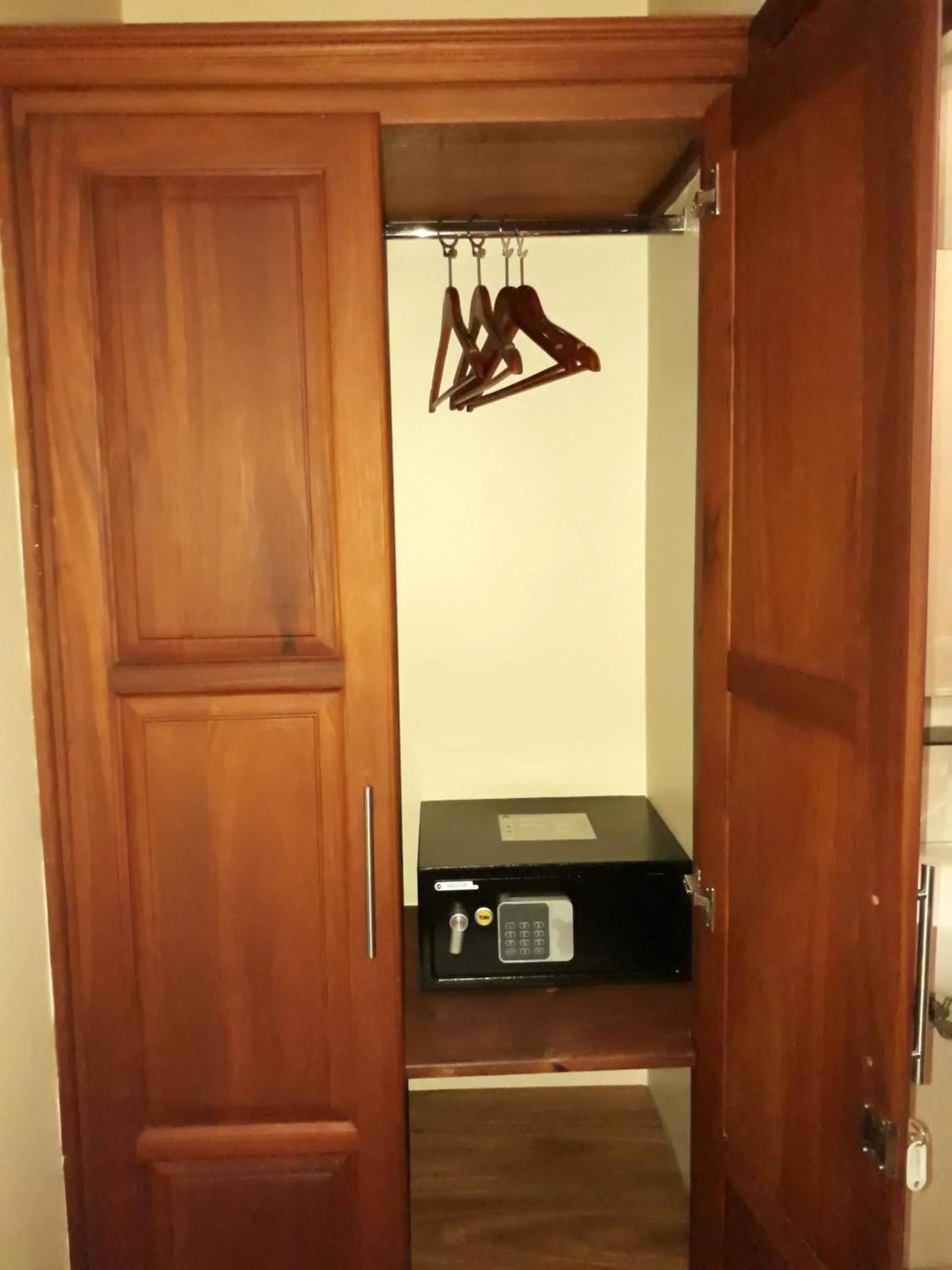 safe in Chelsea Hotel