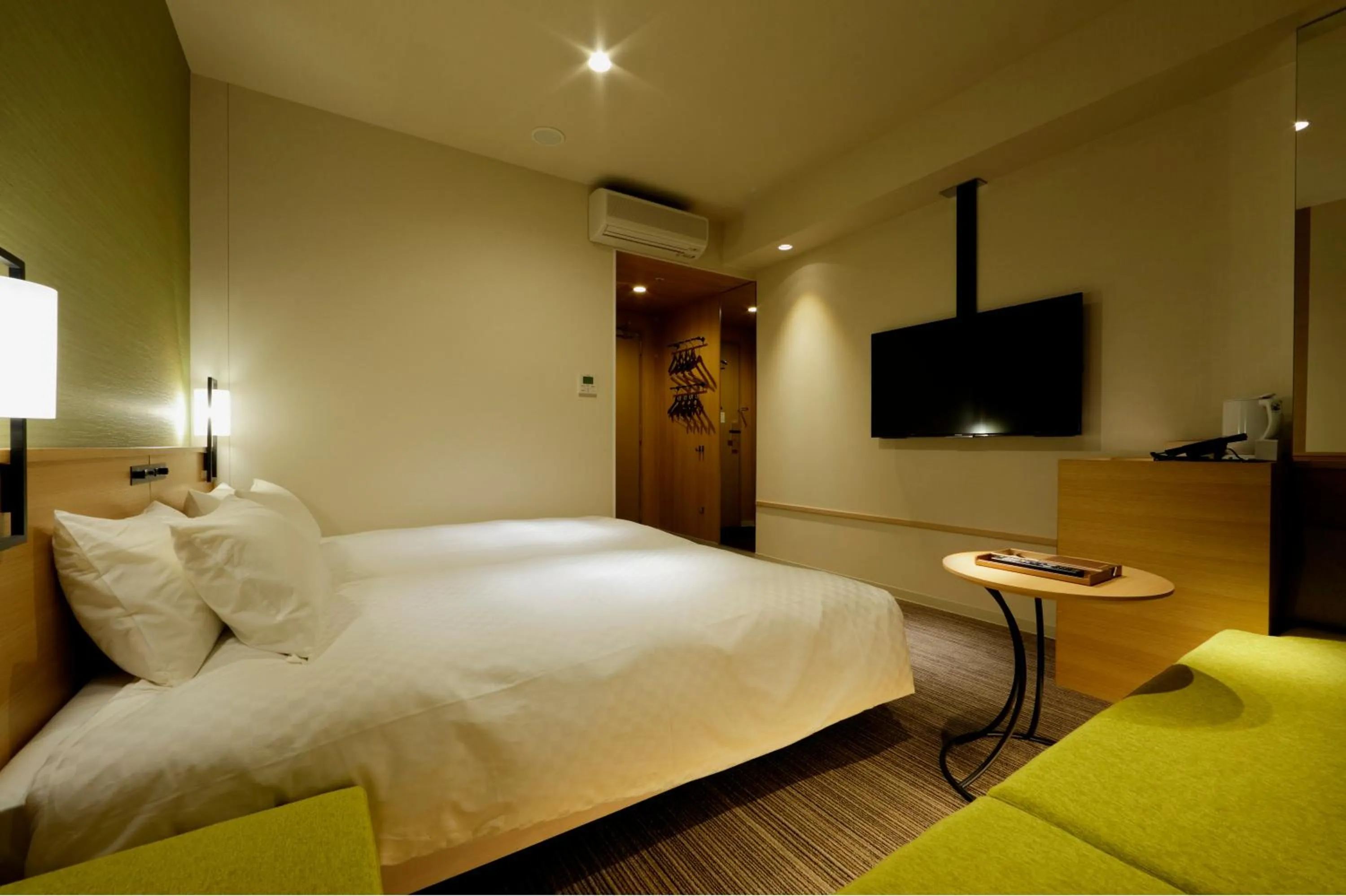 Photo of the whole room, Bed in Candeo Hotels Tokyo Shimbashi