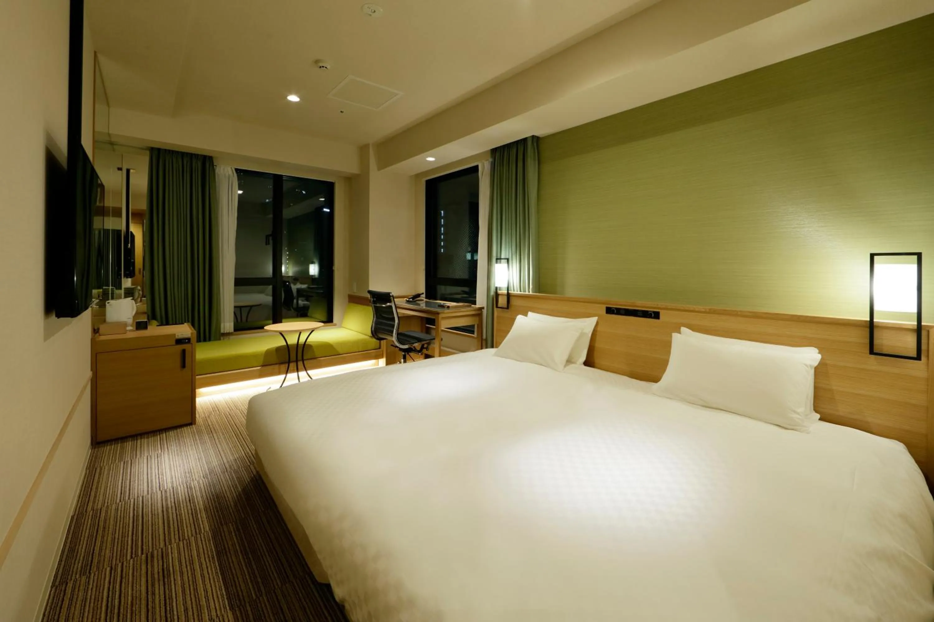 Photo of the whole room, Bed in Candeo Hotels Tokyo Shimbashi