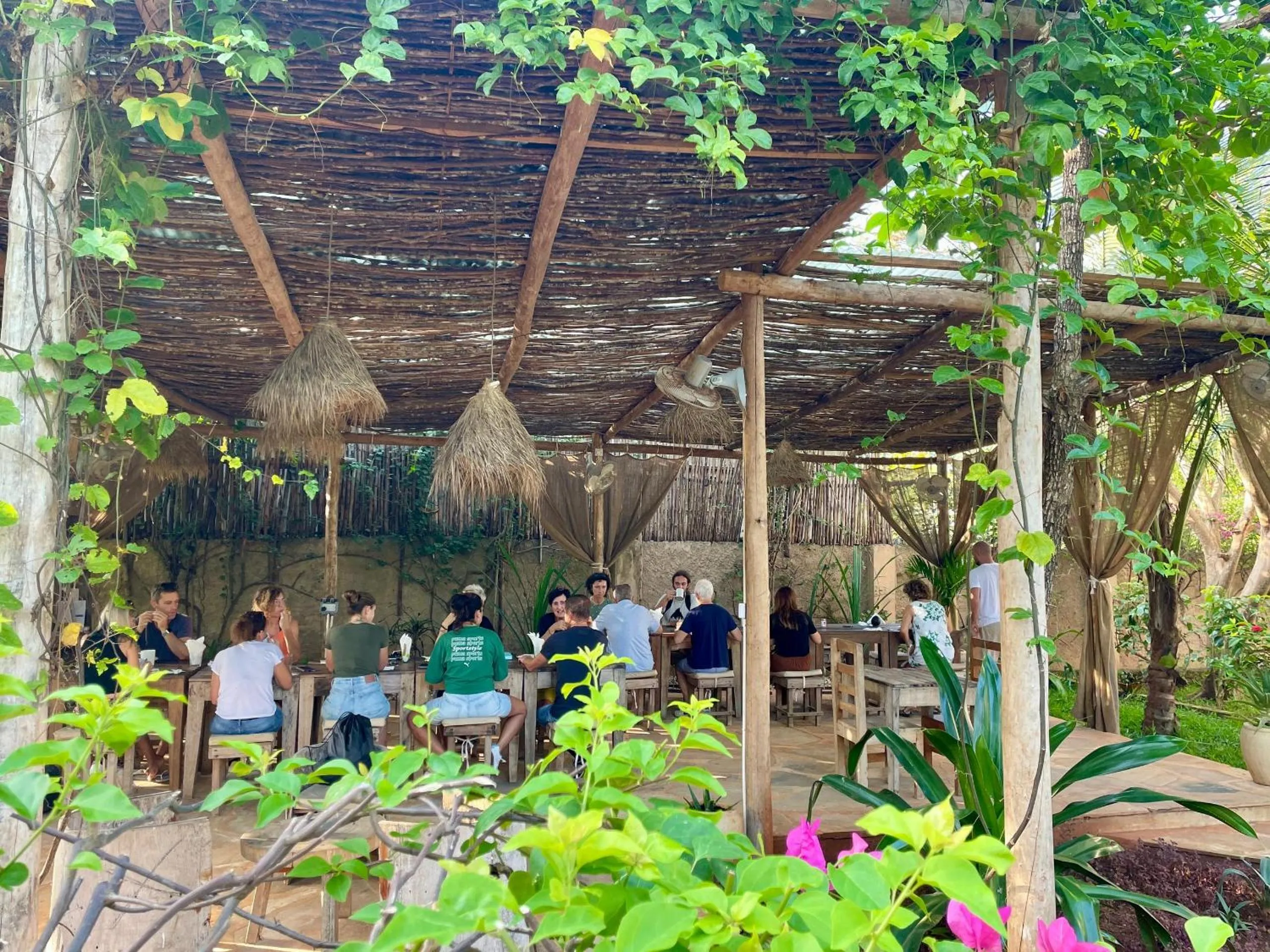 Restaurant/places to eat in Breeze Residence