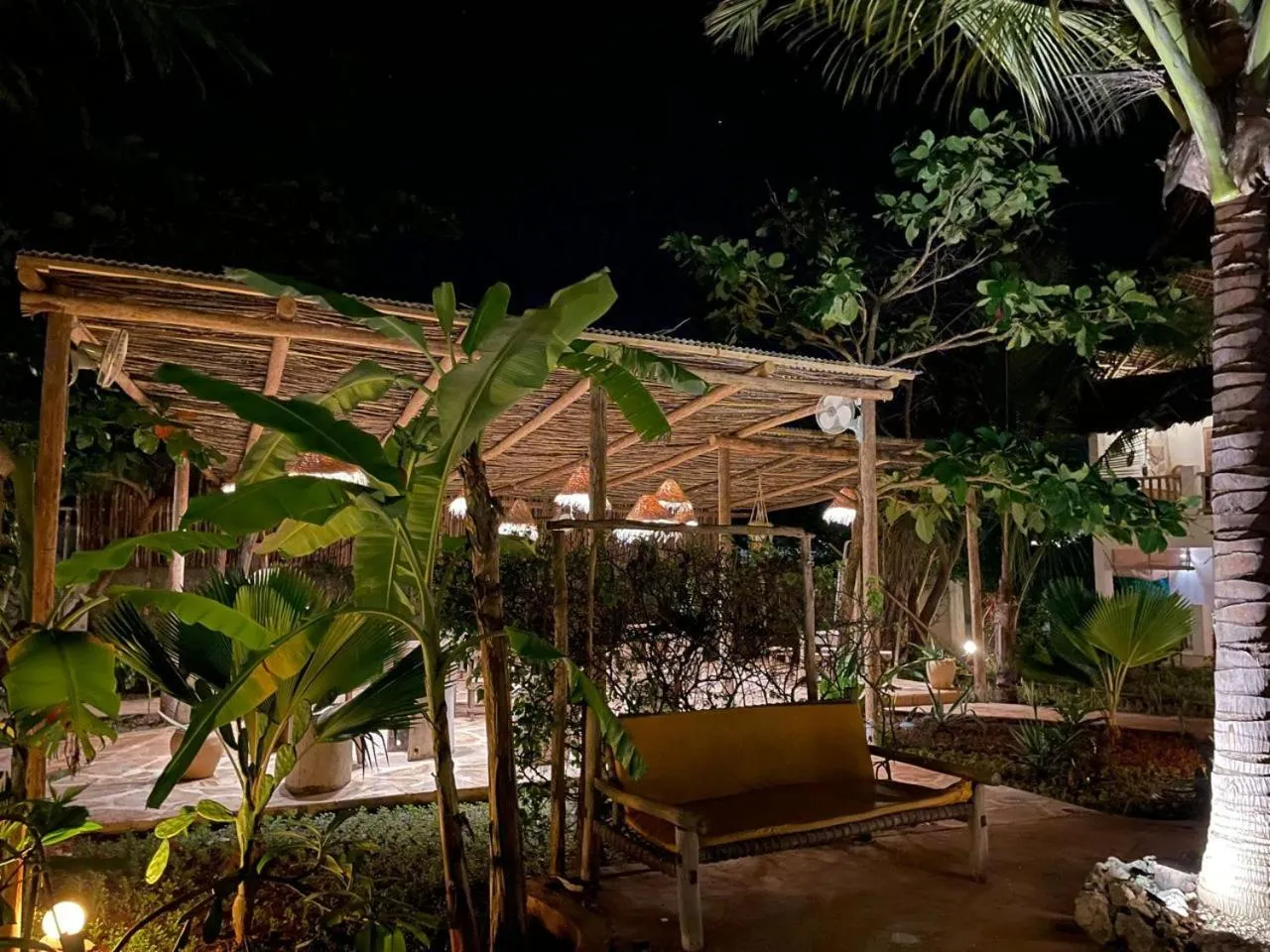 Restaurant/places to eat in Breeze Residence