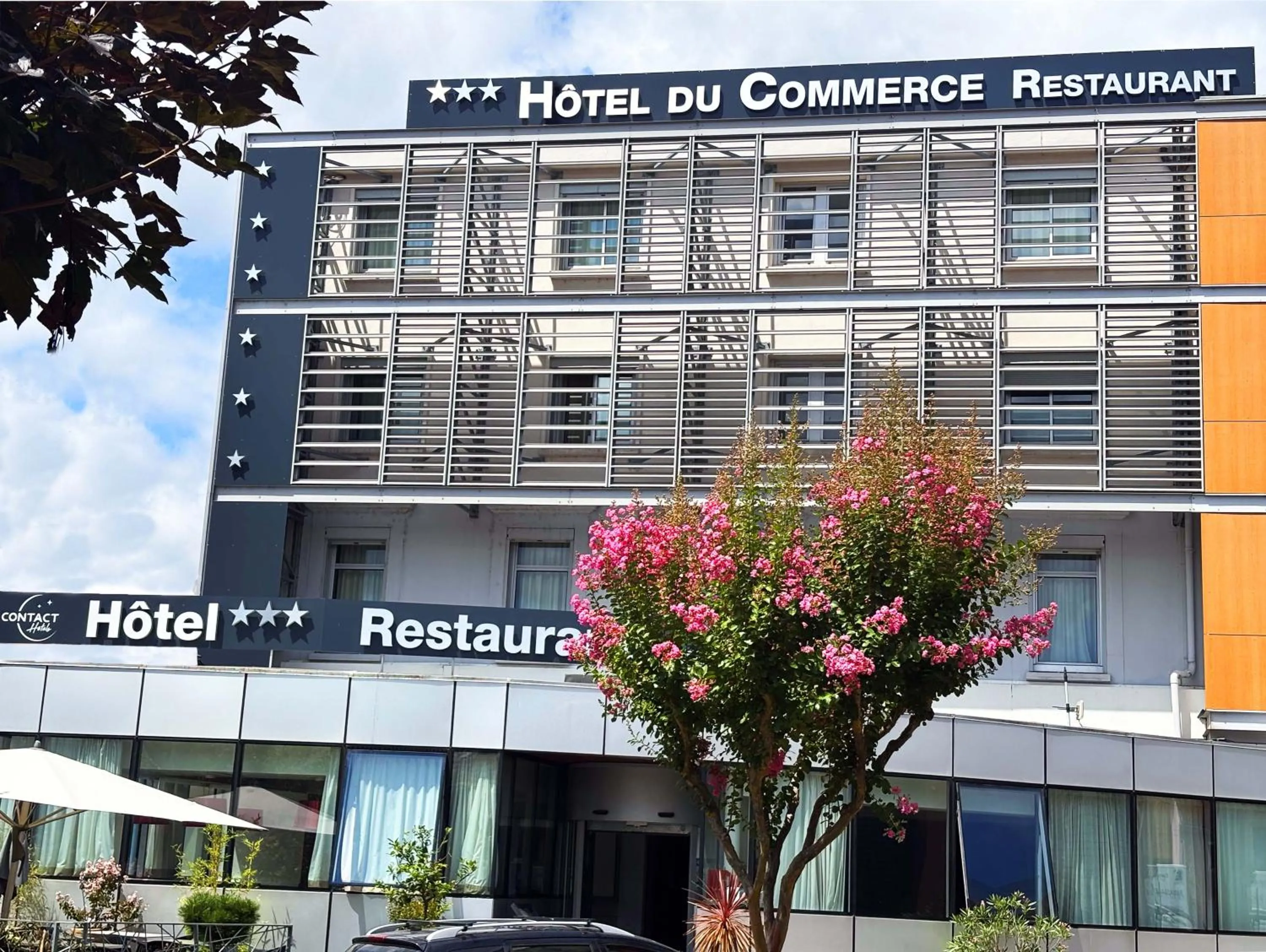 Facade/entrance in Hotel Du Commerce Spa
