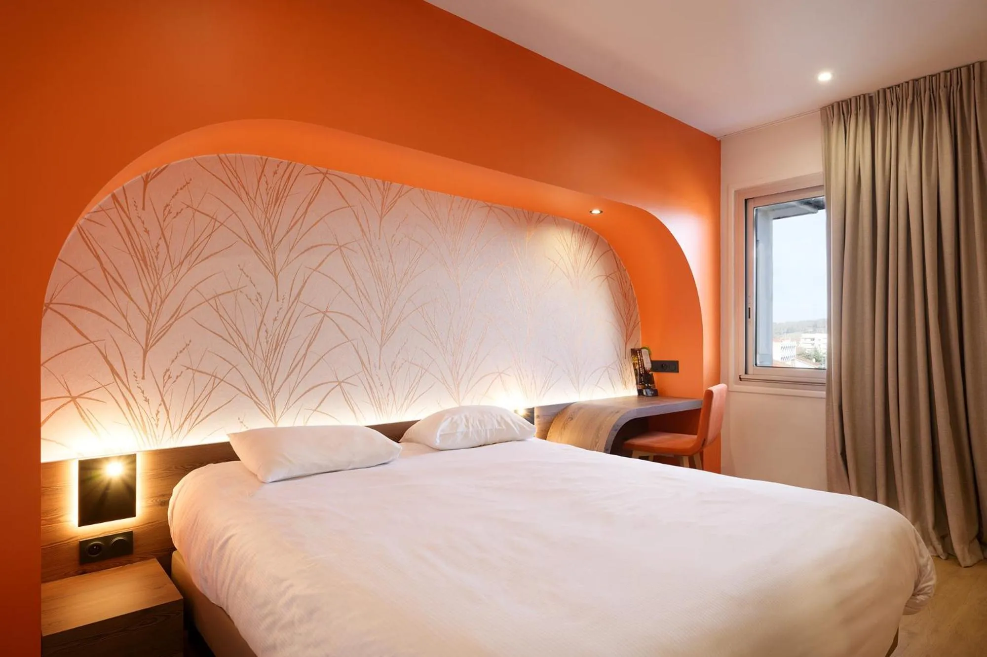 Bed in Hotel Du Commerce Spa