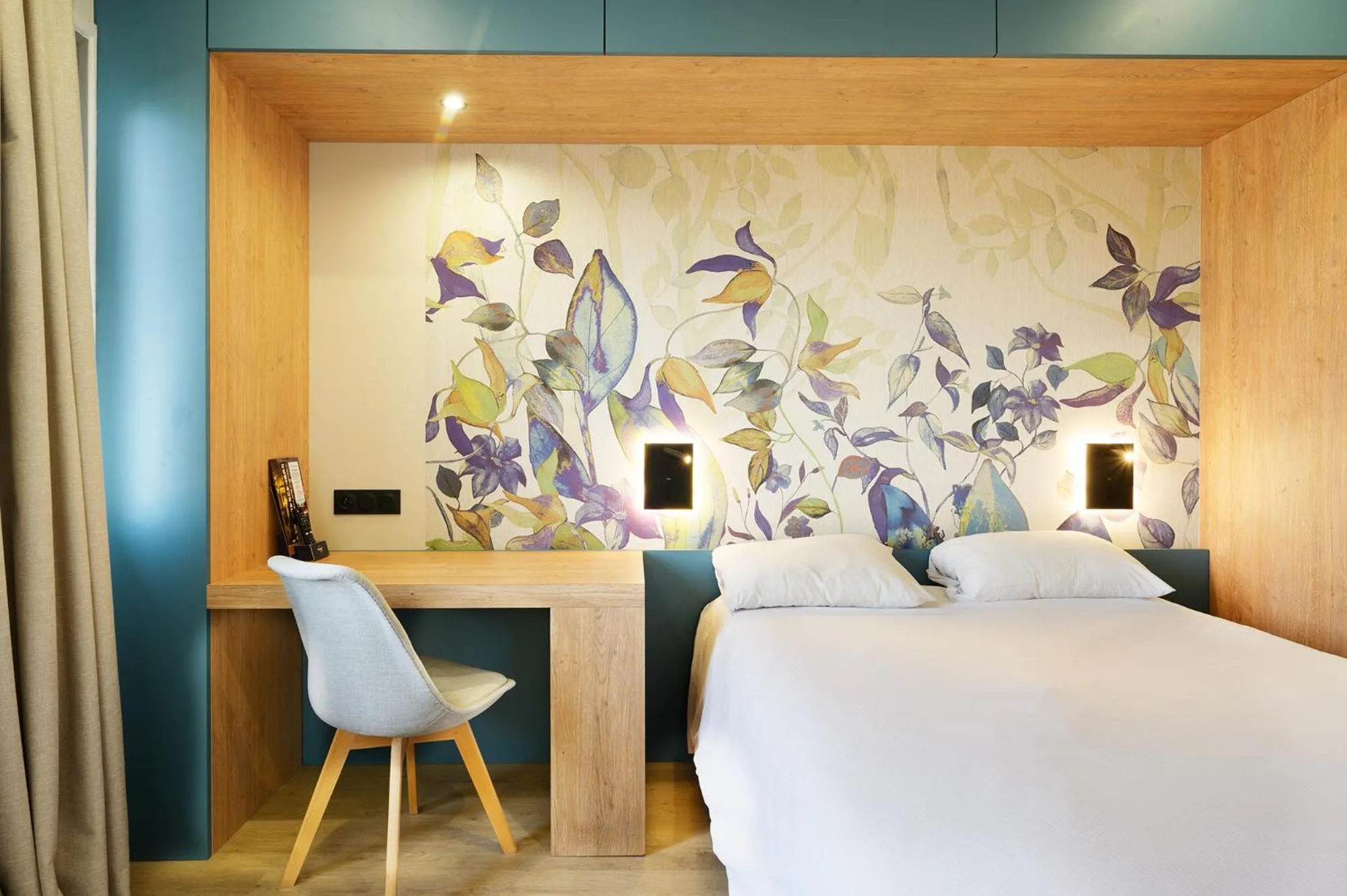 Bed in Hotel Du Commerce Spa