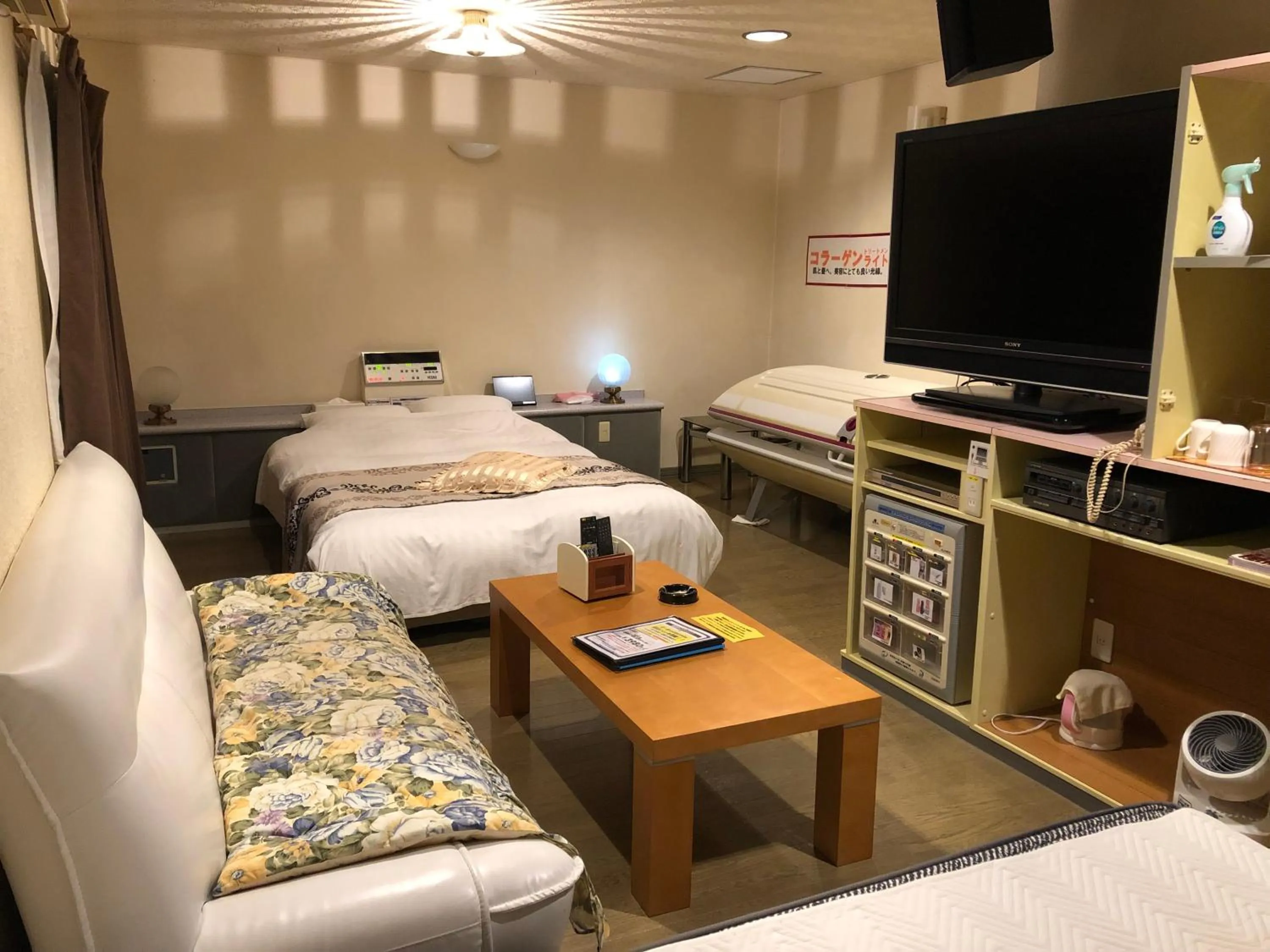 Bed in Hotel Vegas (Adult Only)