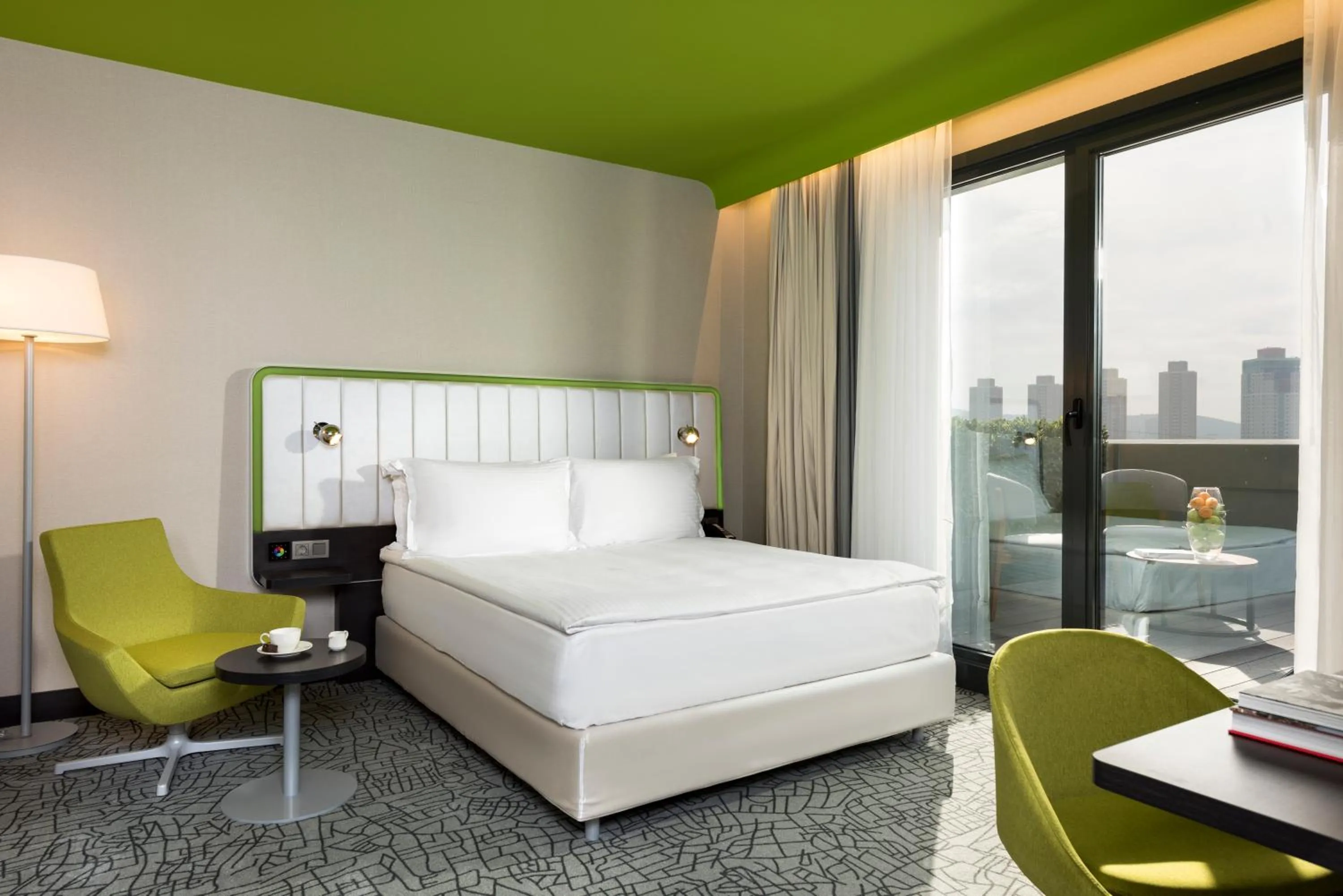 People, Bed in Park Inn by Radisson Istanbul Atasehir