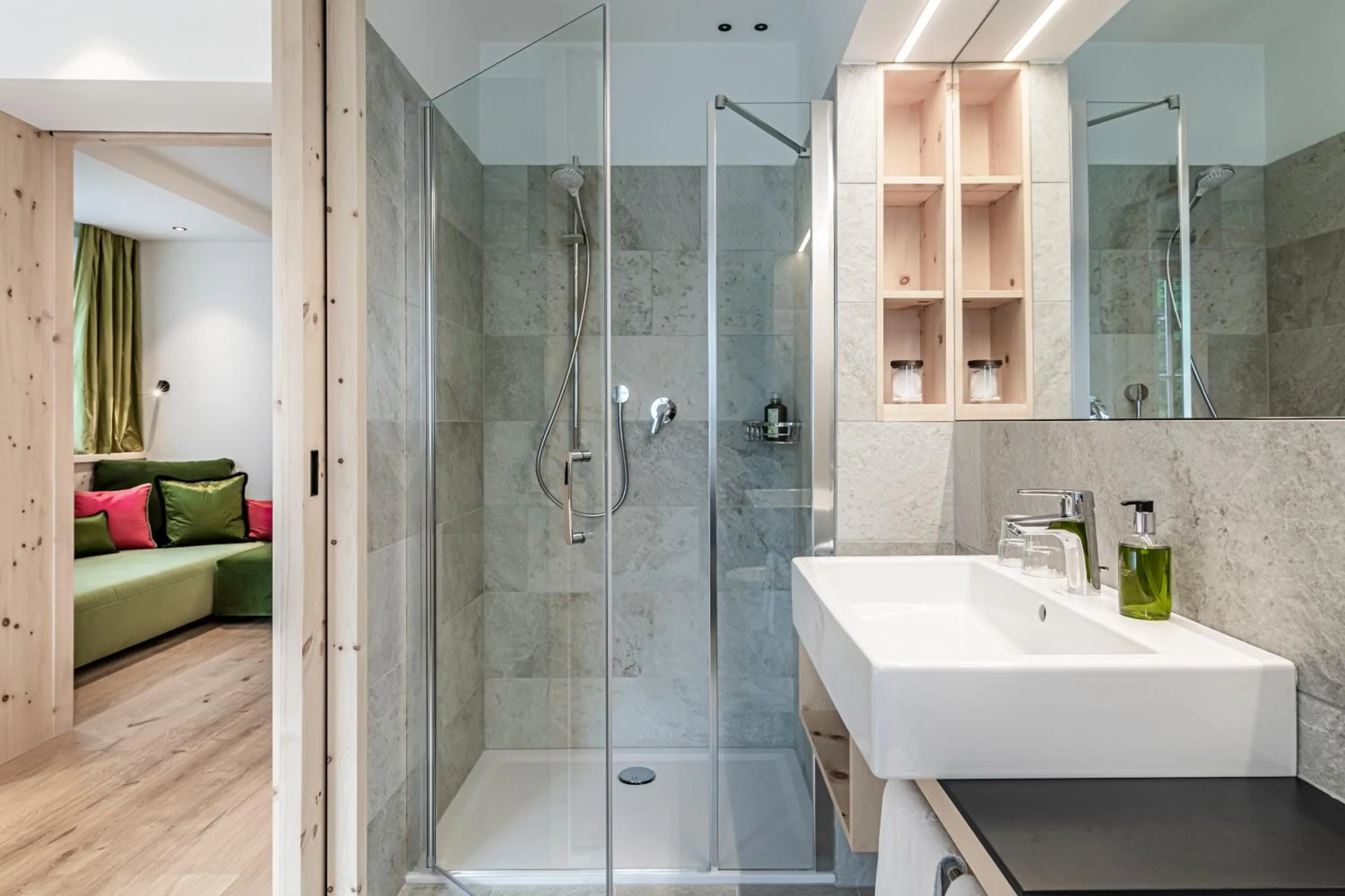 Shower in Hotel Drumlerhof