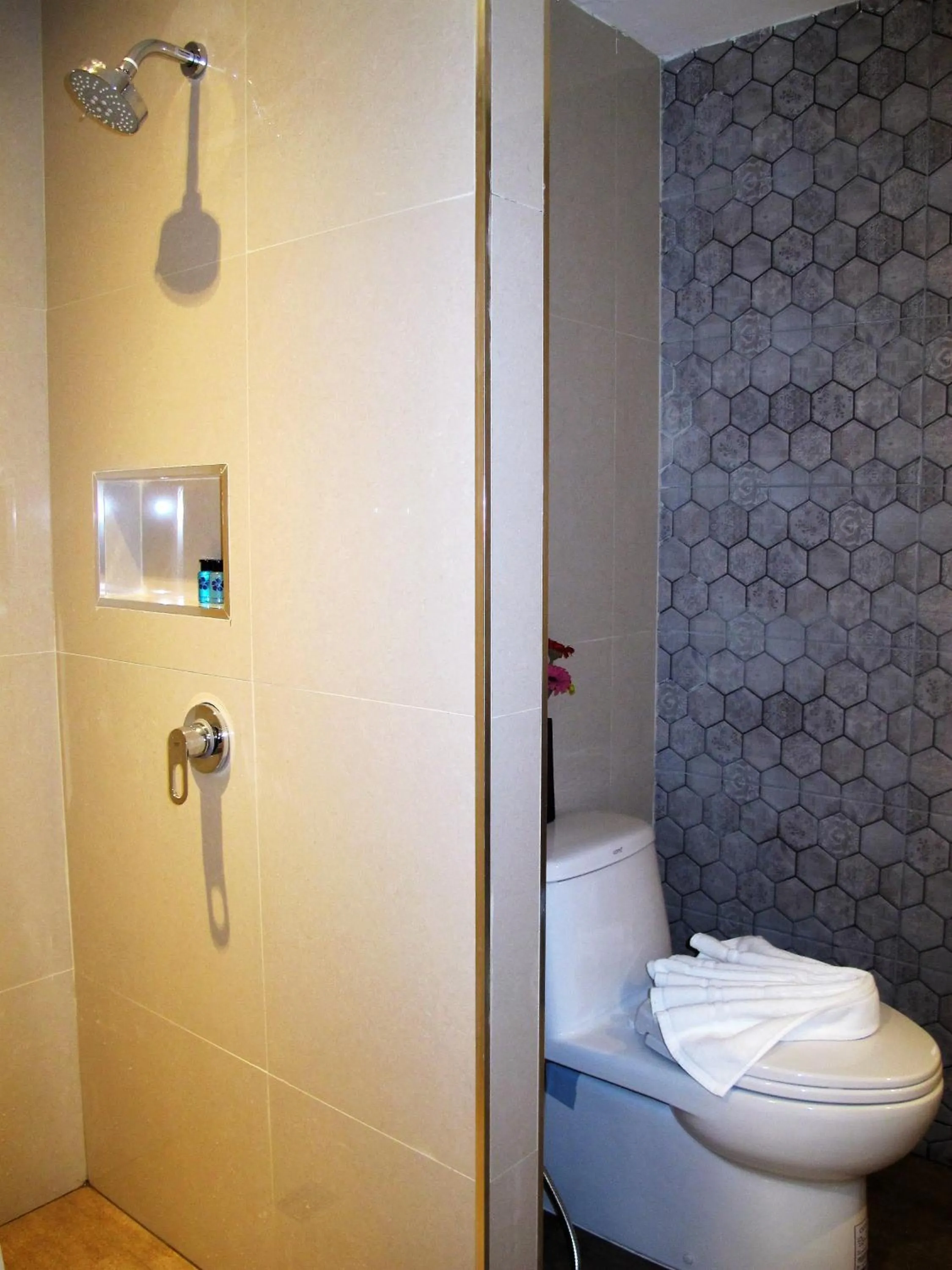 Bathroom in Suvarnabhumi Oriental Resort