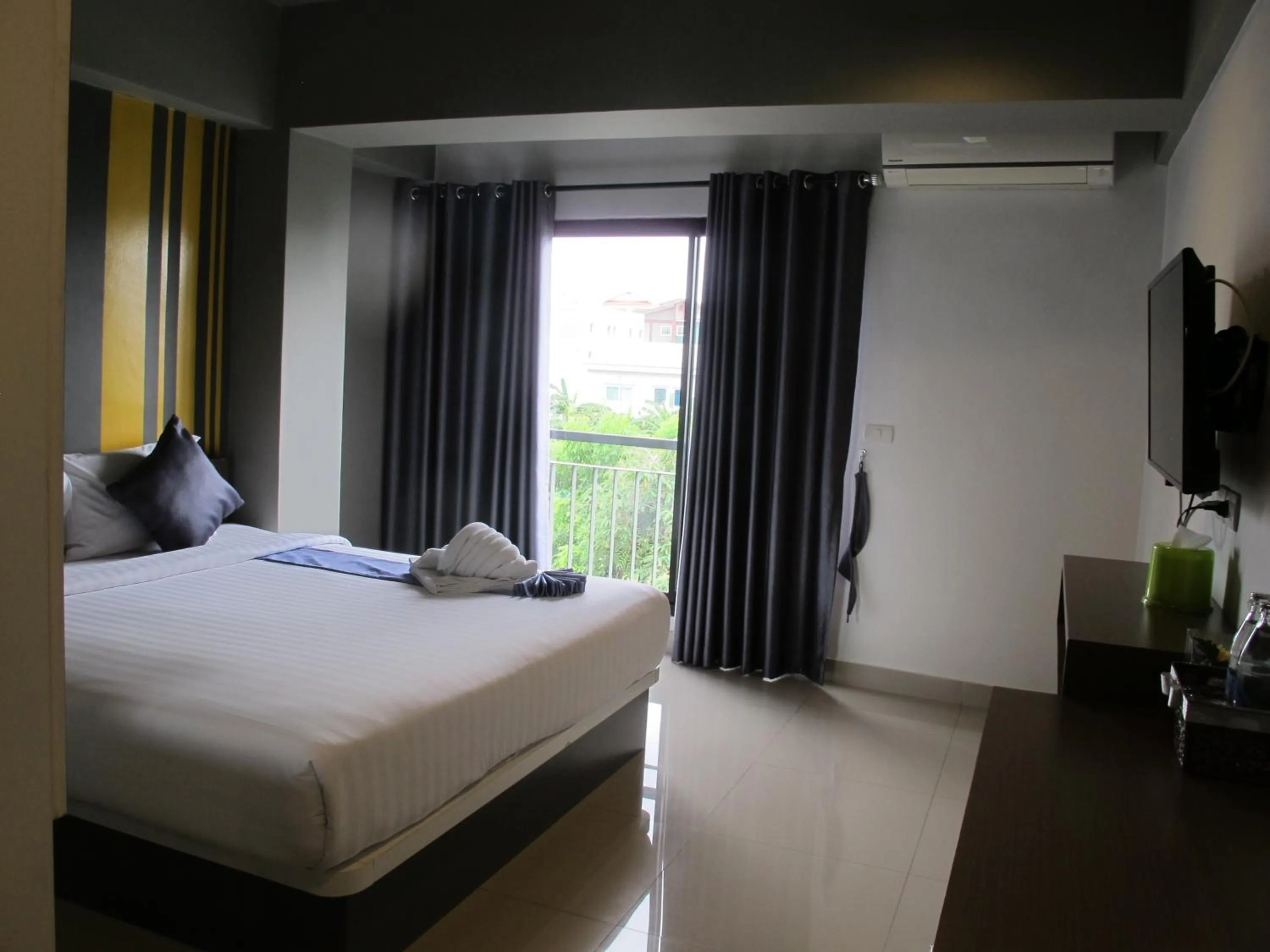 Bed in Suvarnabhumi Oriental Resort