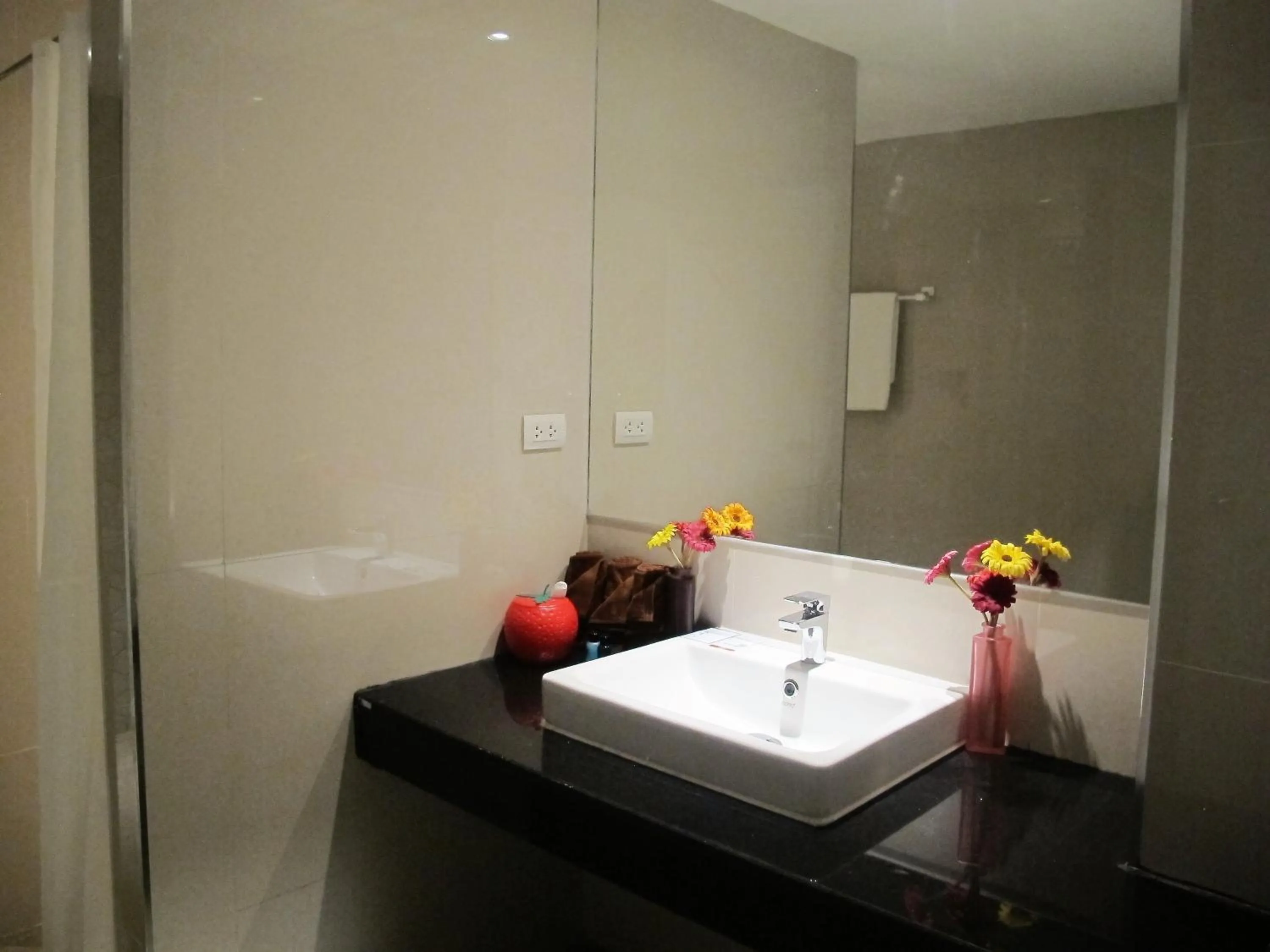 Bathroom in Suvarnabhumi Oriental Resort
