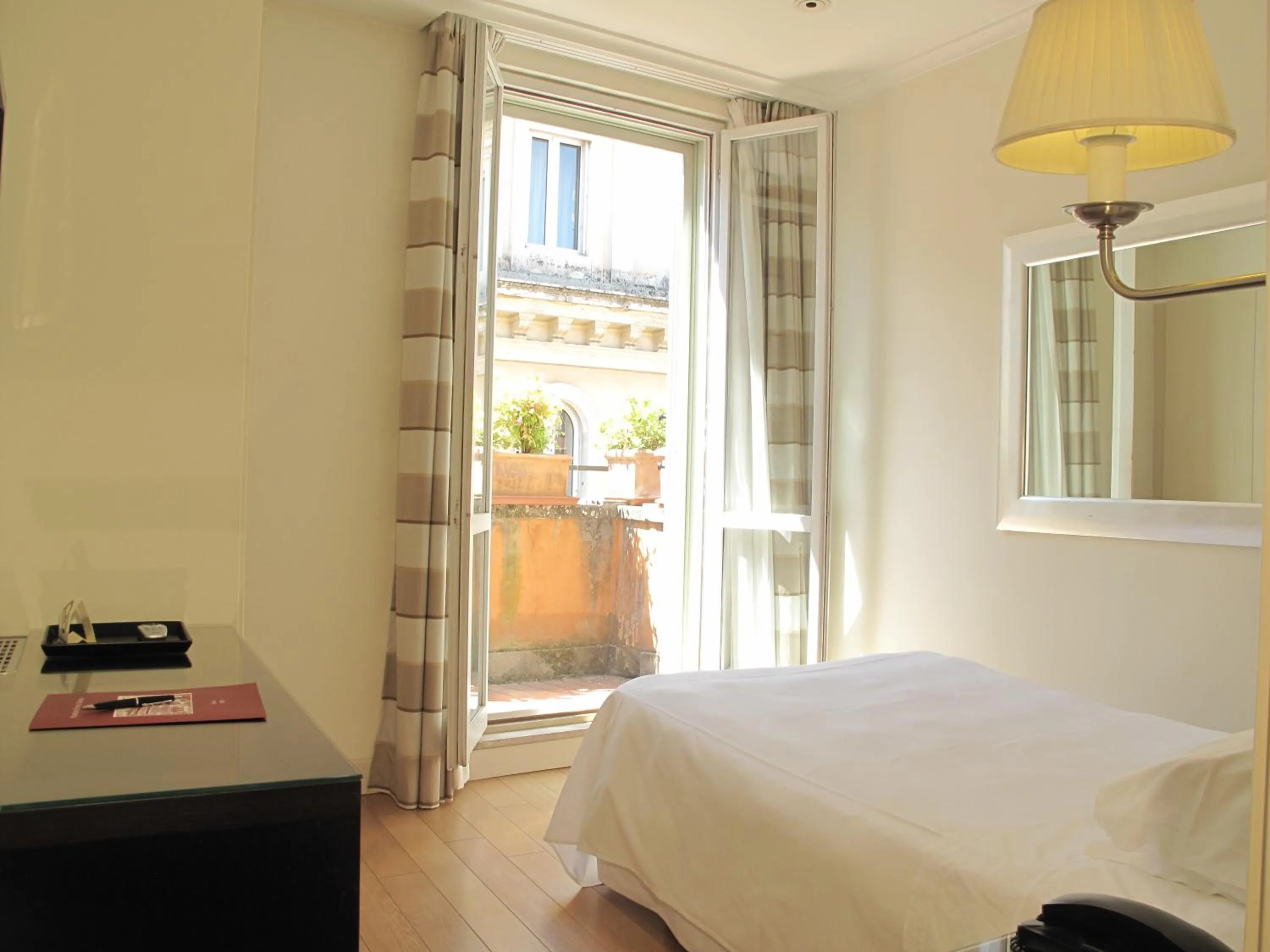 Bed in Hotel Albergo Santa Chiara