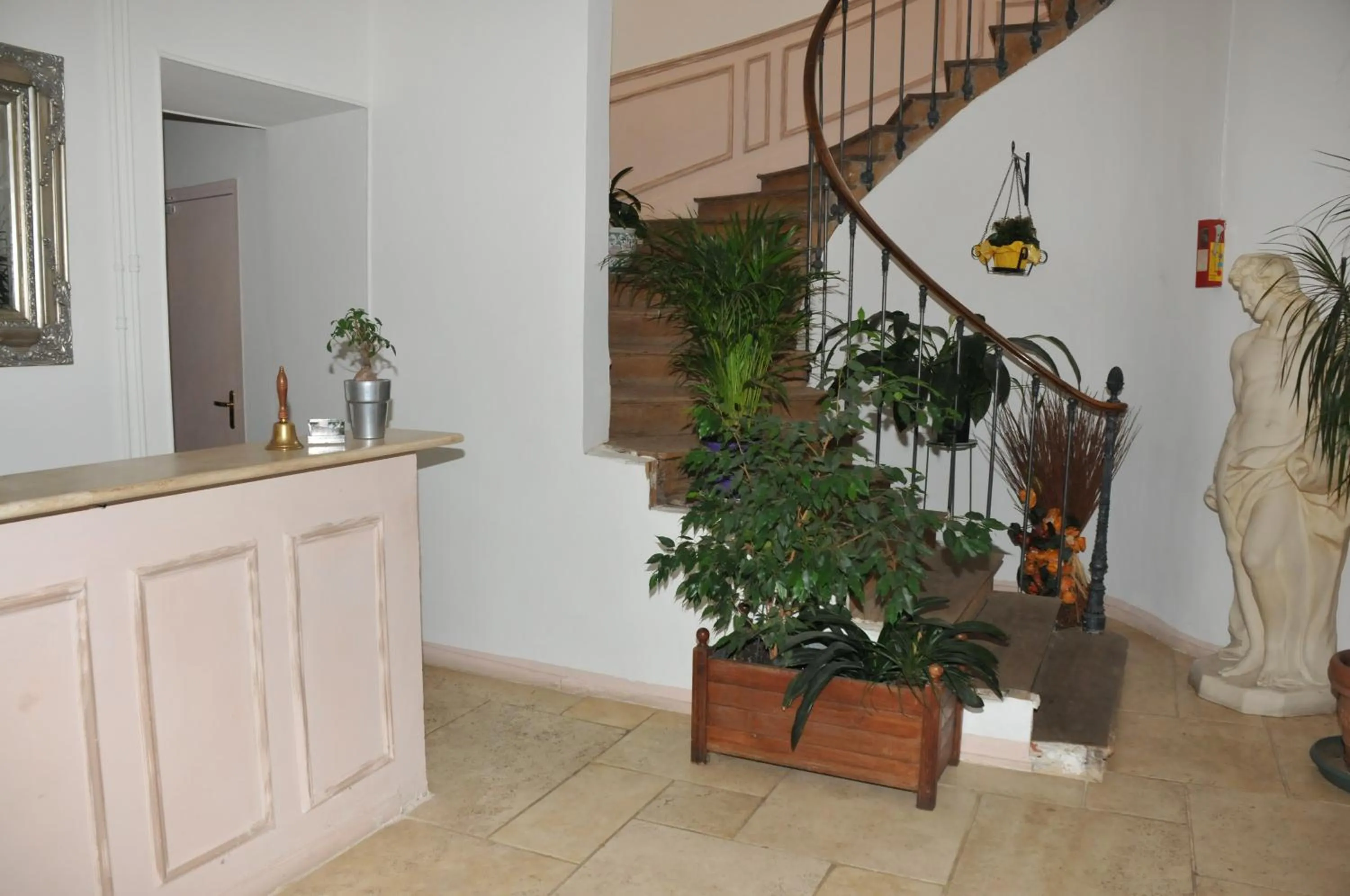 Lobby or reception in Hôtellerie Nouvelle de Villemartin