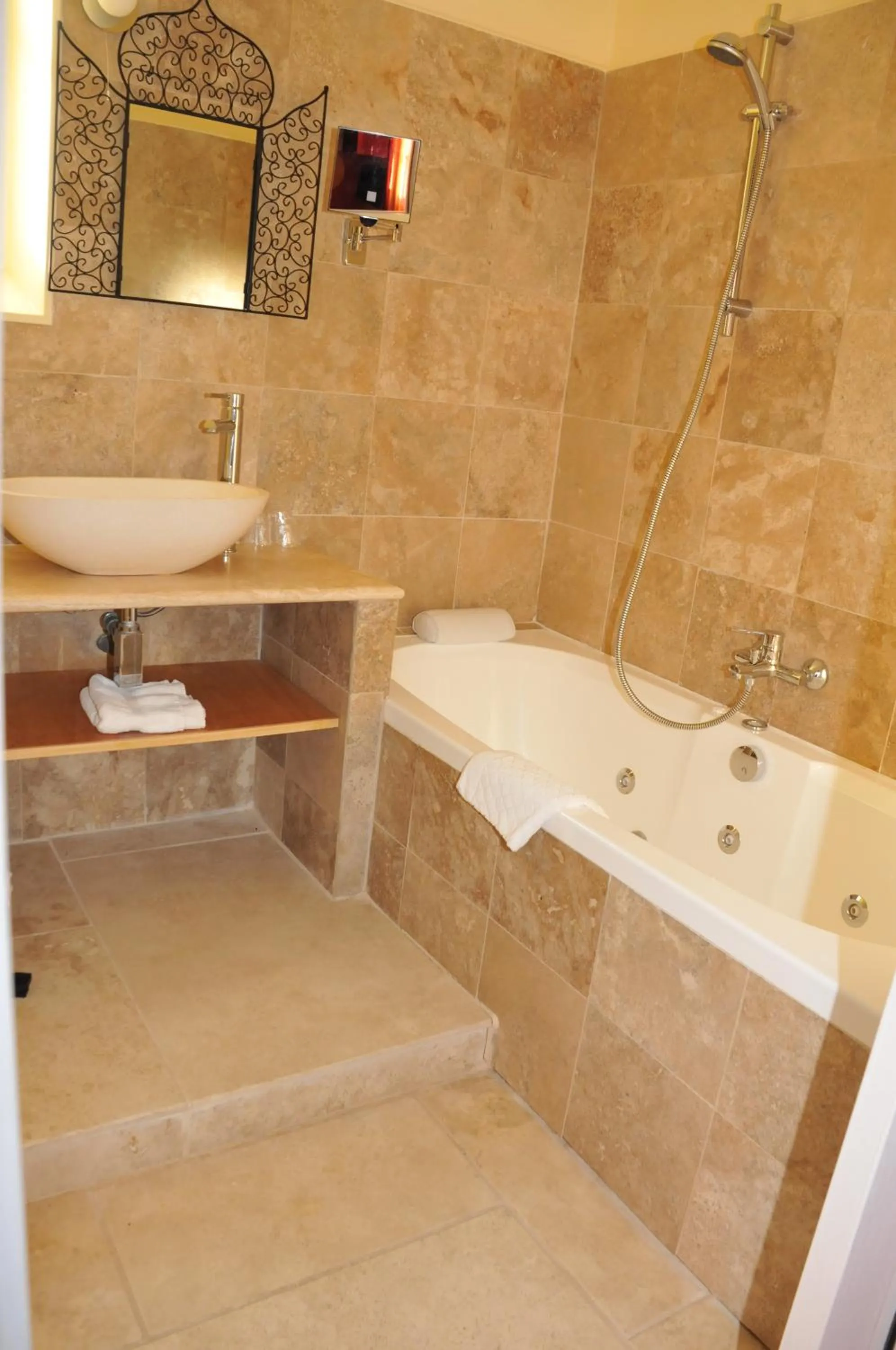 Bathroom in Hôtellerie Nouvelle de Villemartin