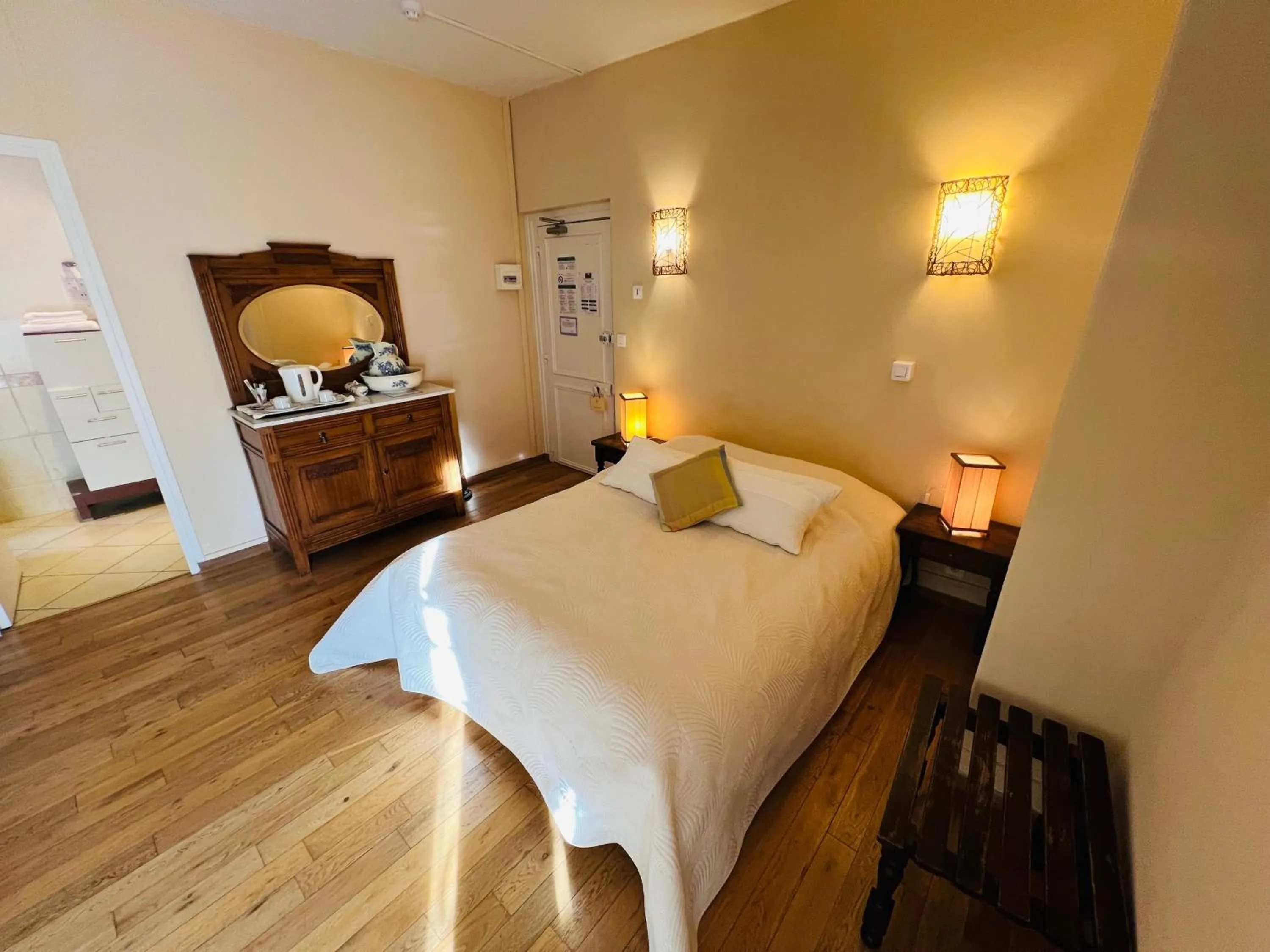 Bedroom in Hôtellerie Nouvelle de Villemartin