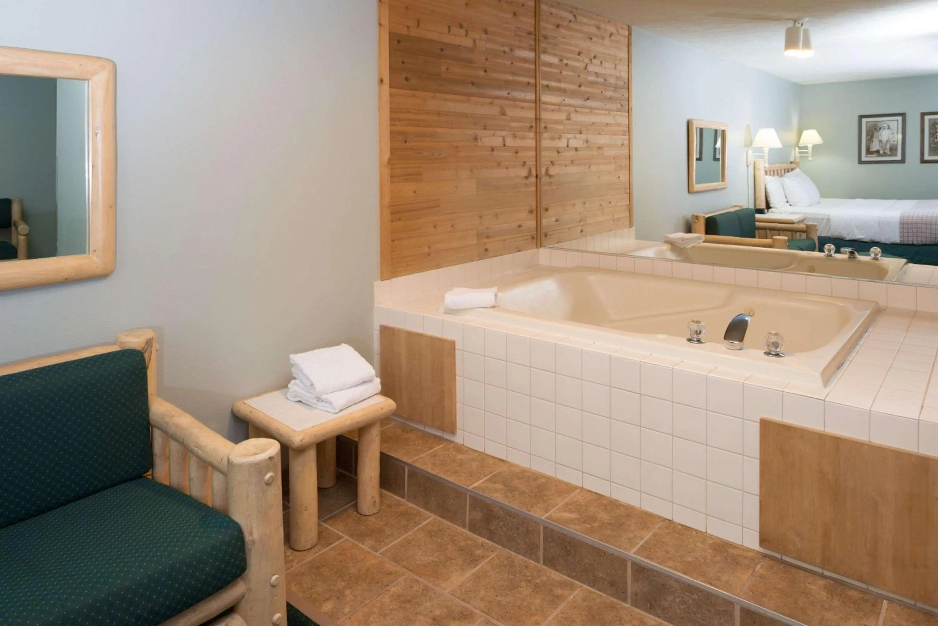 Photo of the whole room in Baymont by Wyndham Coeur D Alene