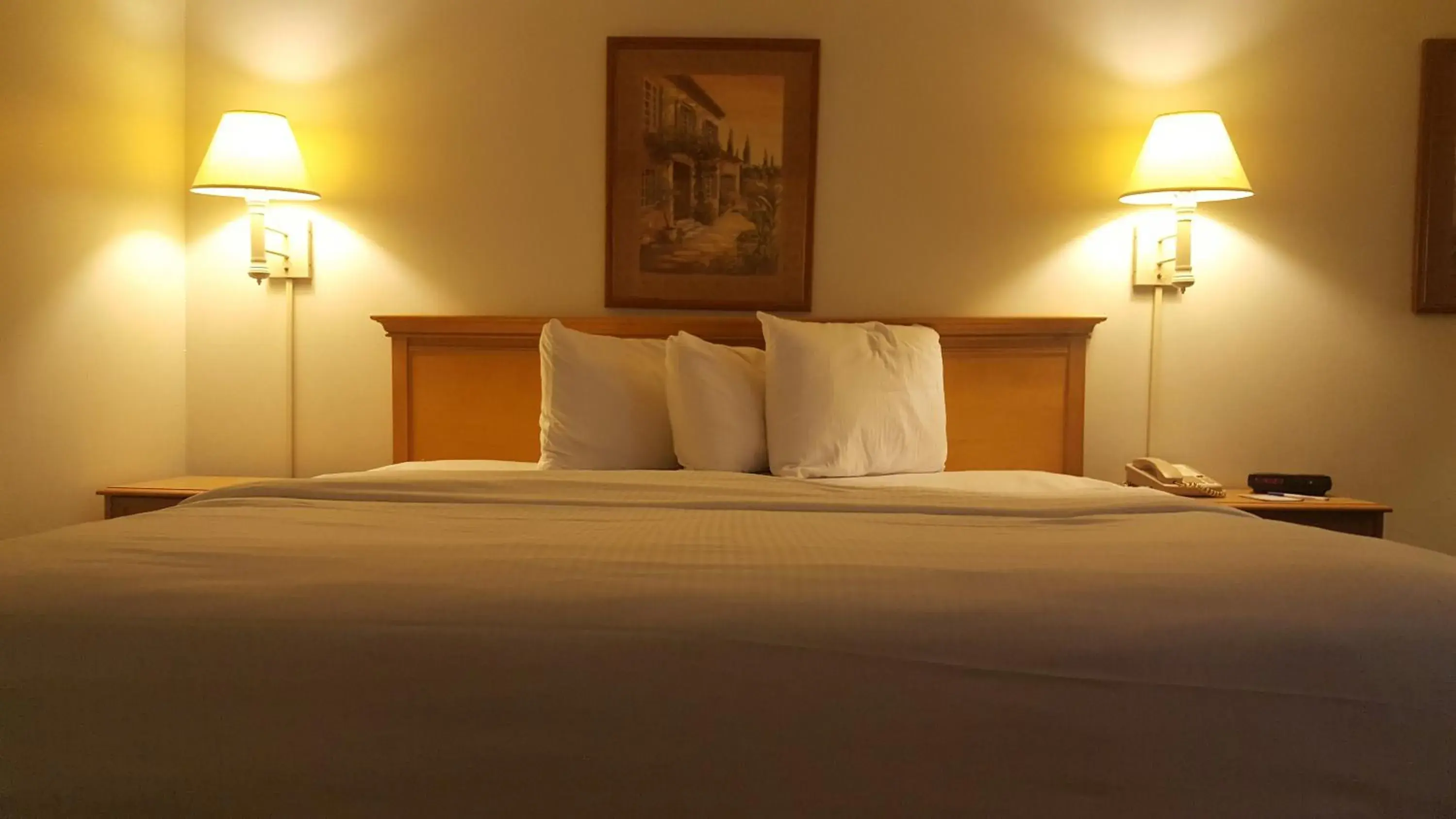 Superior King Studio Suite in Baymont by Wyndham Coeur D Alene Superior King Studio Suite in Baymont by Wyndham Coeur D Alene