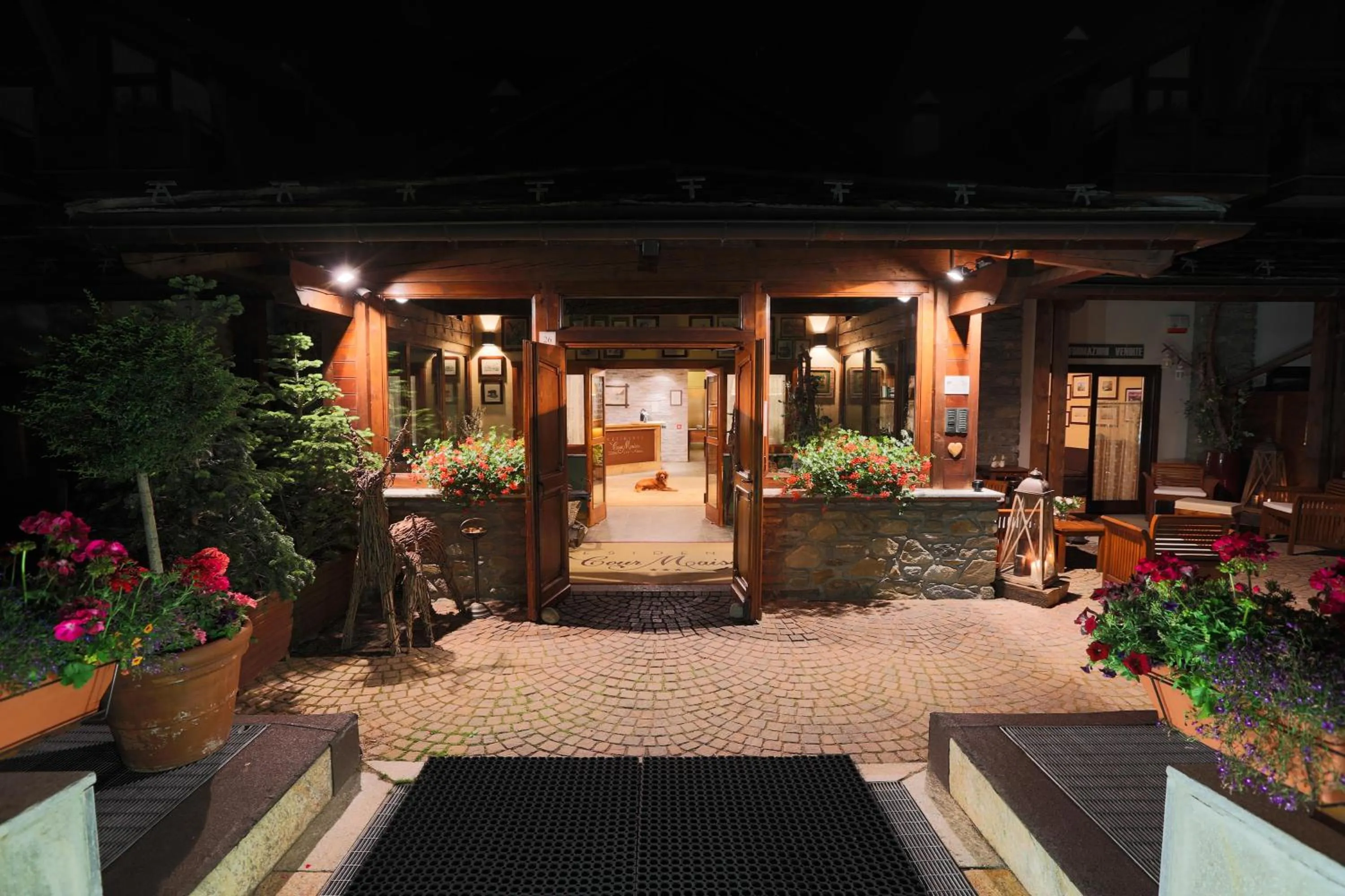 Facade/entrance in Residence Cour Maison